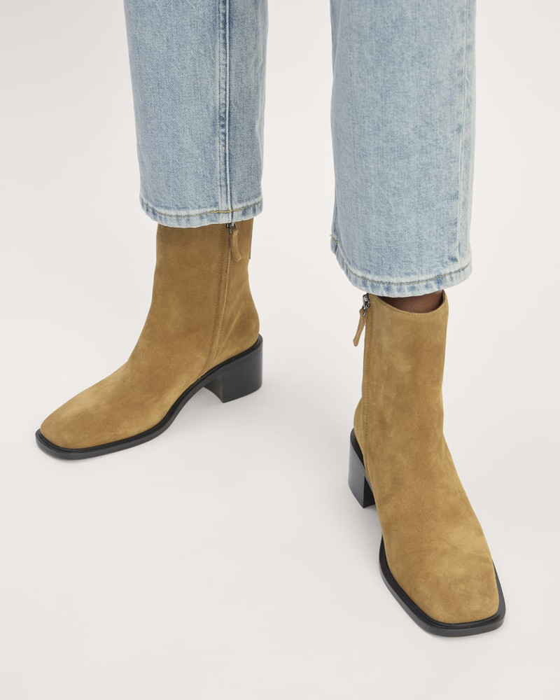 EVERLANE THE CITY BOOT outlook