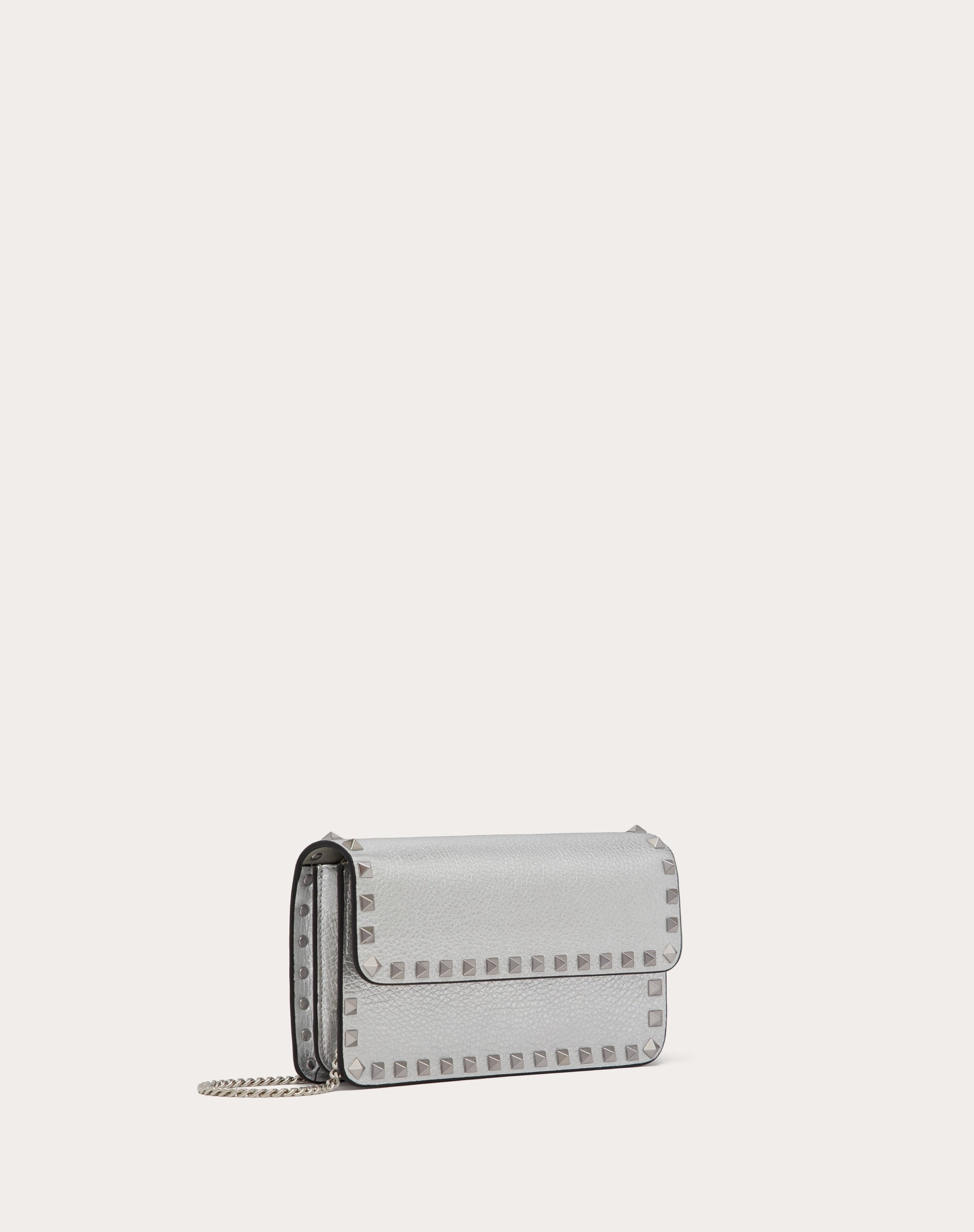 ROCKSTUD METALLIC GRAINY CALFSKIN WALLET WITH CHAIN - 2