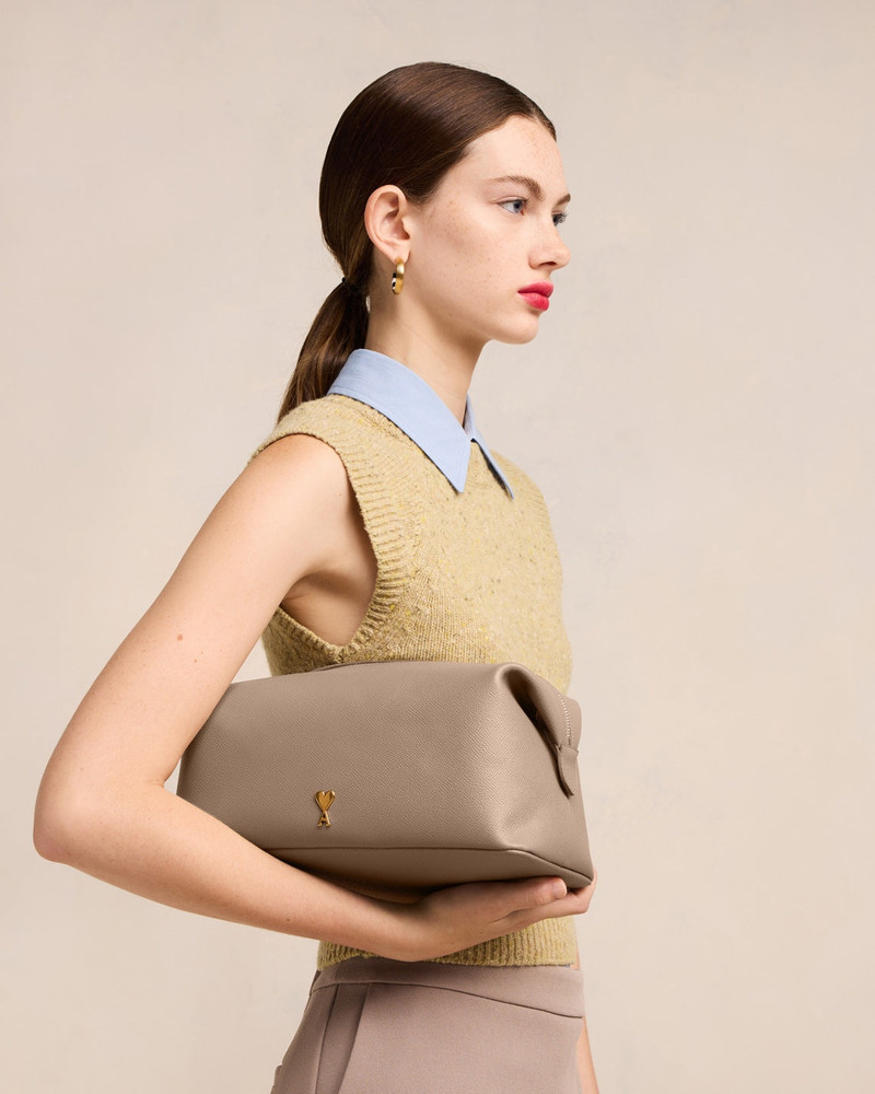 AMI Paris PARIS PARIS TOILETRY POUCH outlook
