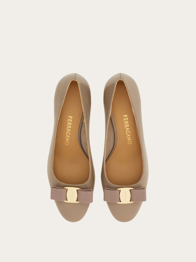 FERRAGAMO Vara bow block heel pump outlook
