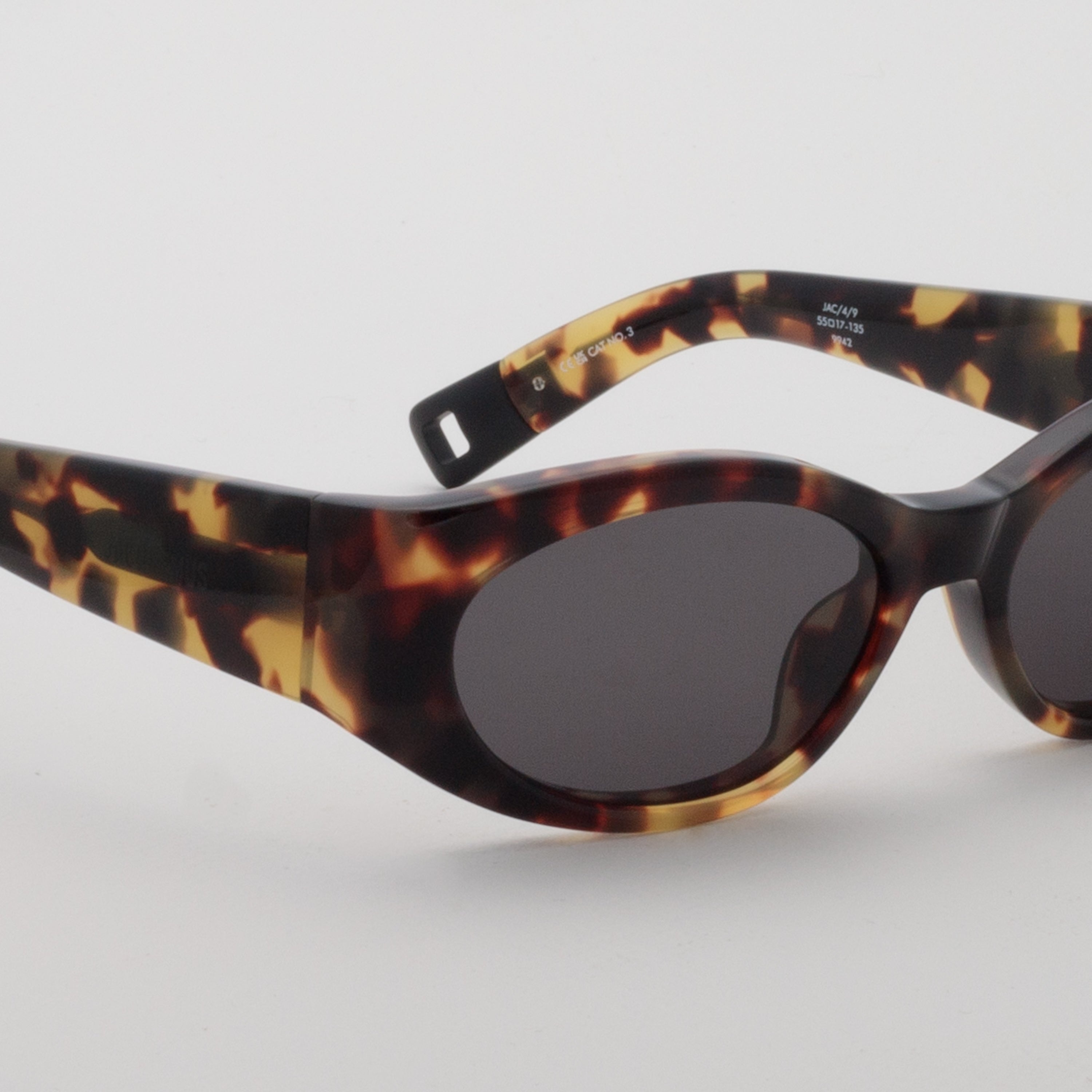Ovalo Oval Sunglasses in Tortoiseshell - 3