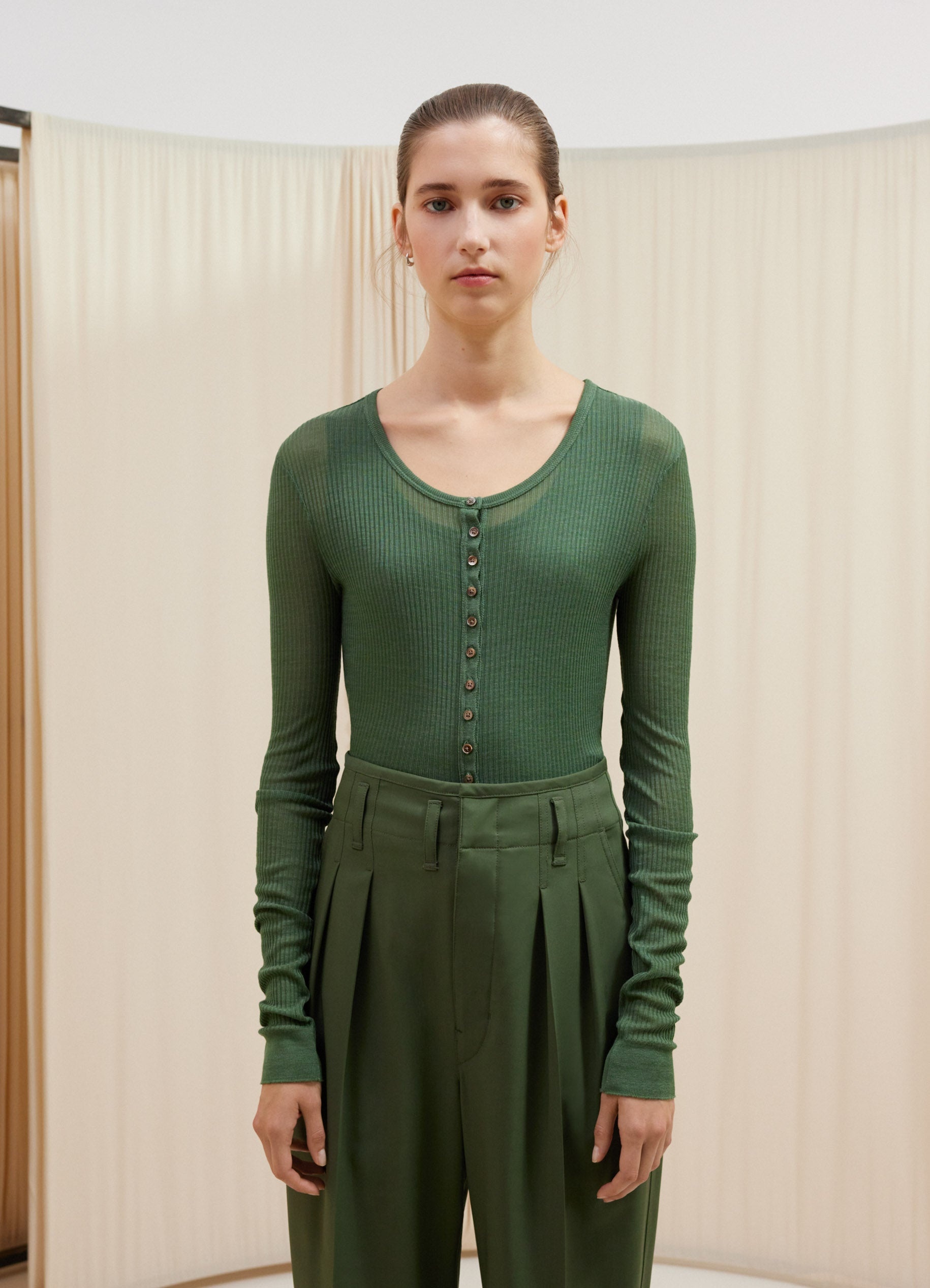 SEAMLESS RIB TOP WITH BUTTONS - 2