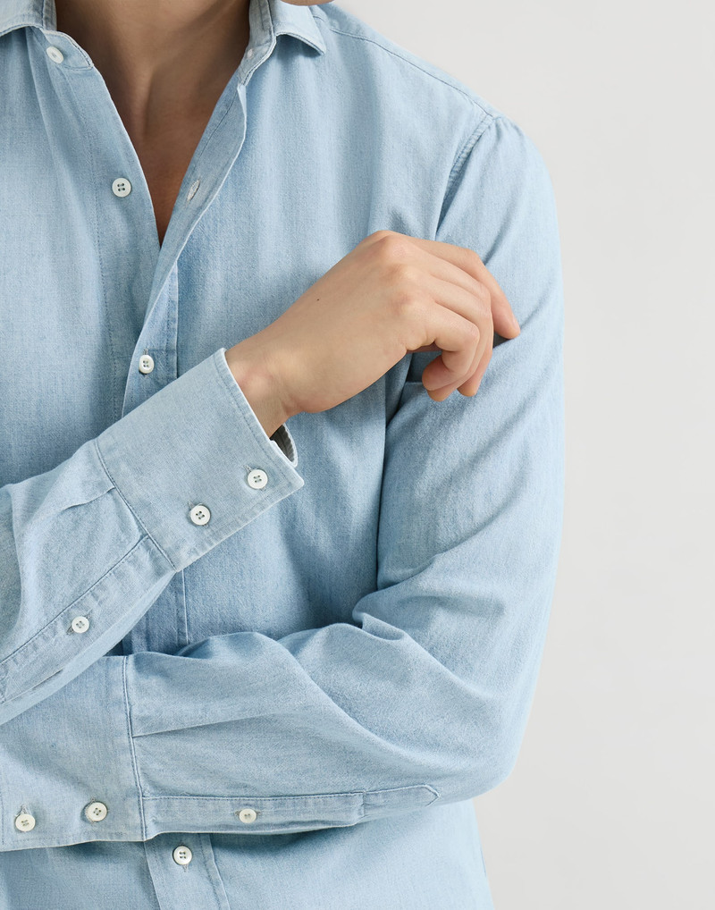 Denim-effect chambray shirt with spread collar 5