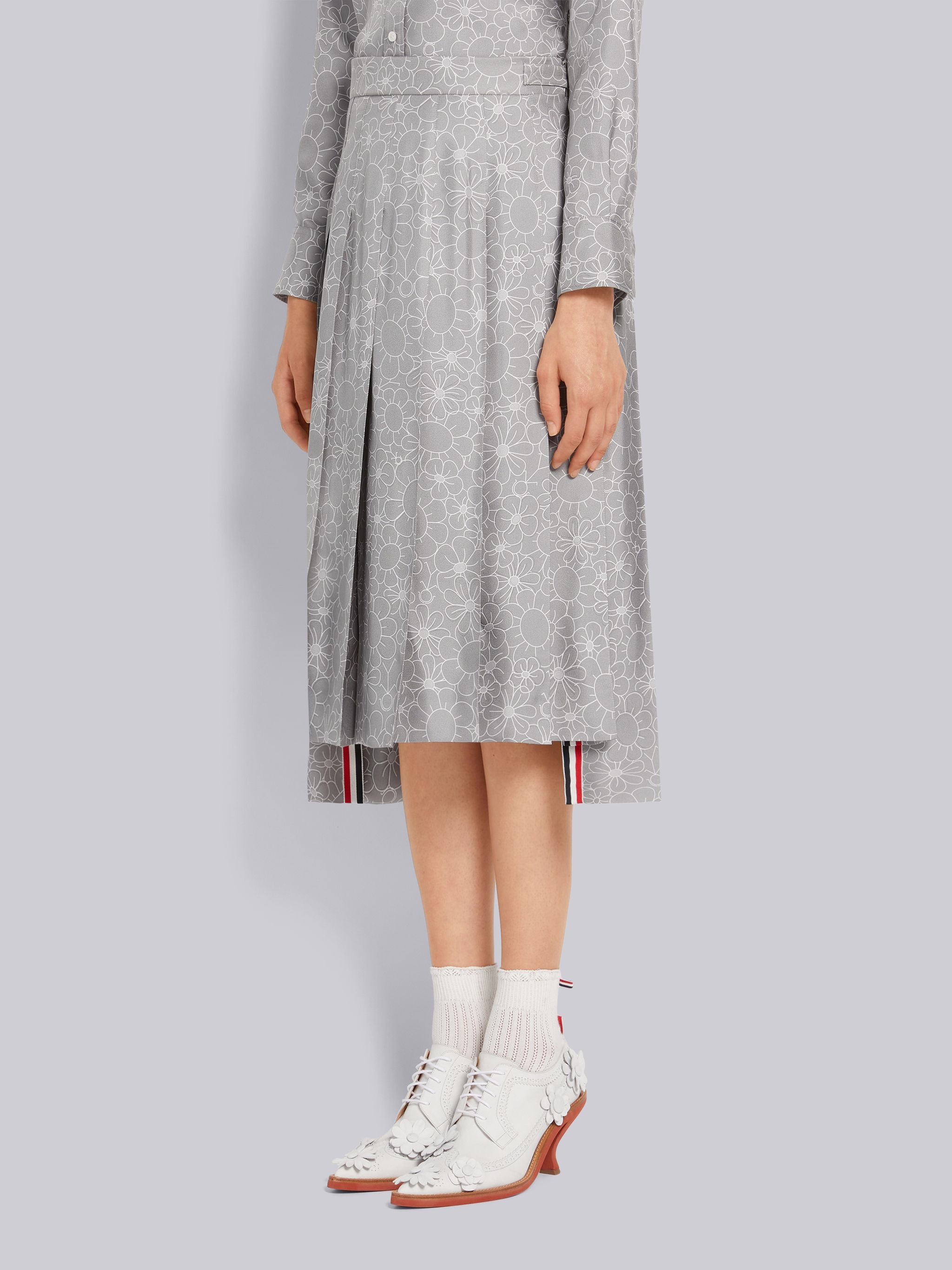 Medium Grey Floral Toile Printed Silk Dropped Back Below The Knee Pleated Skirt - 2