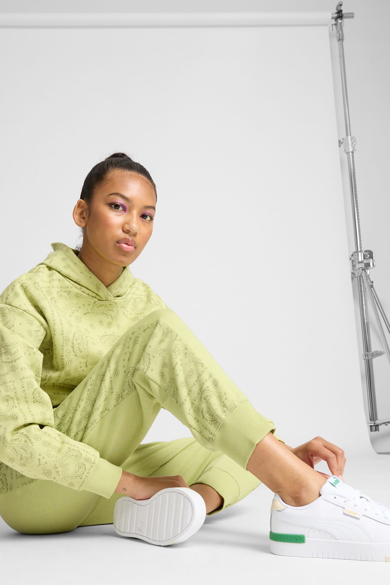 ESS+ Paisley AOP Women's Sweatpants - 5
