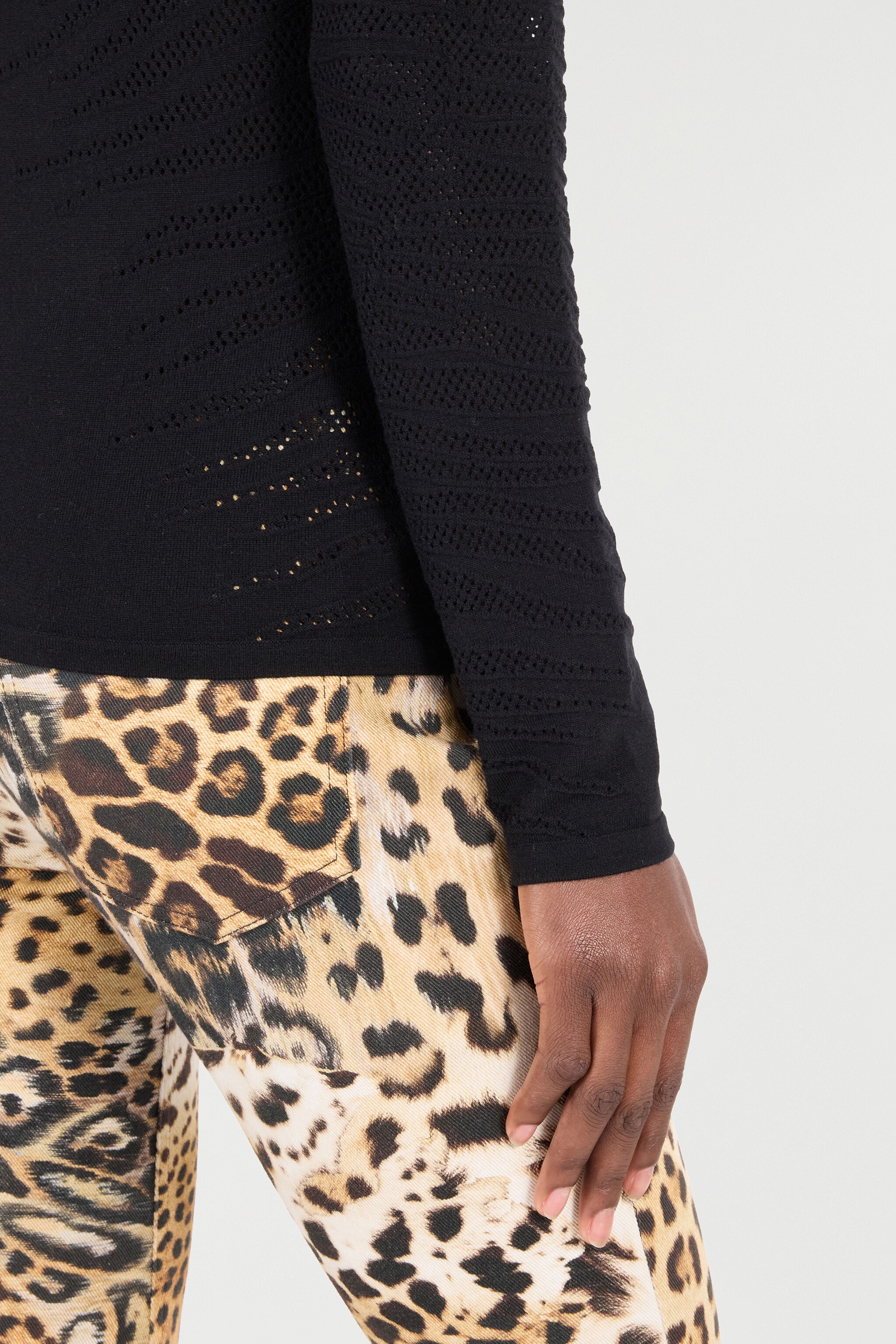 Sweater With Openwork Tiger Skin Pattern - 6