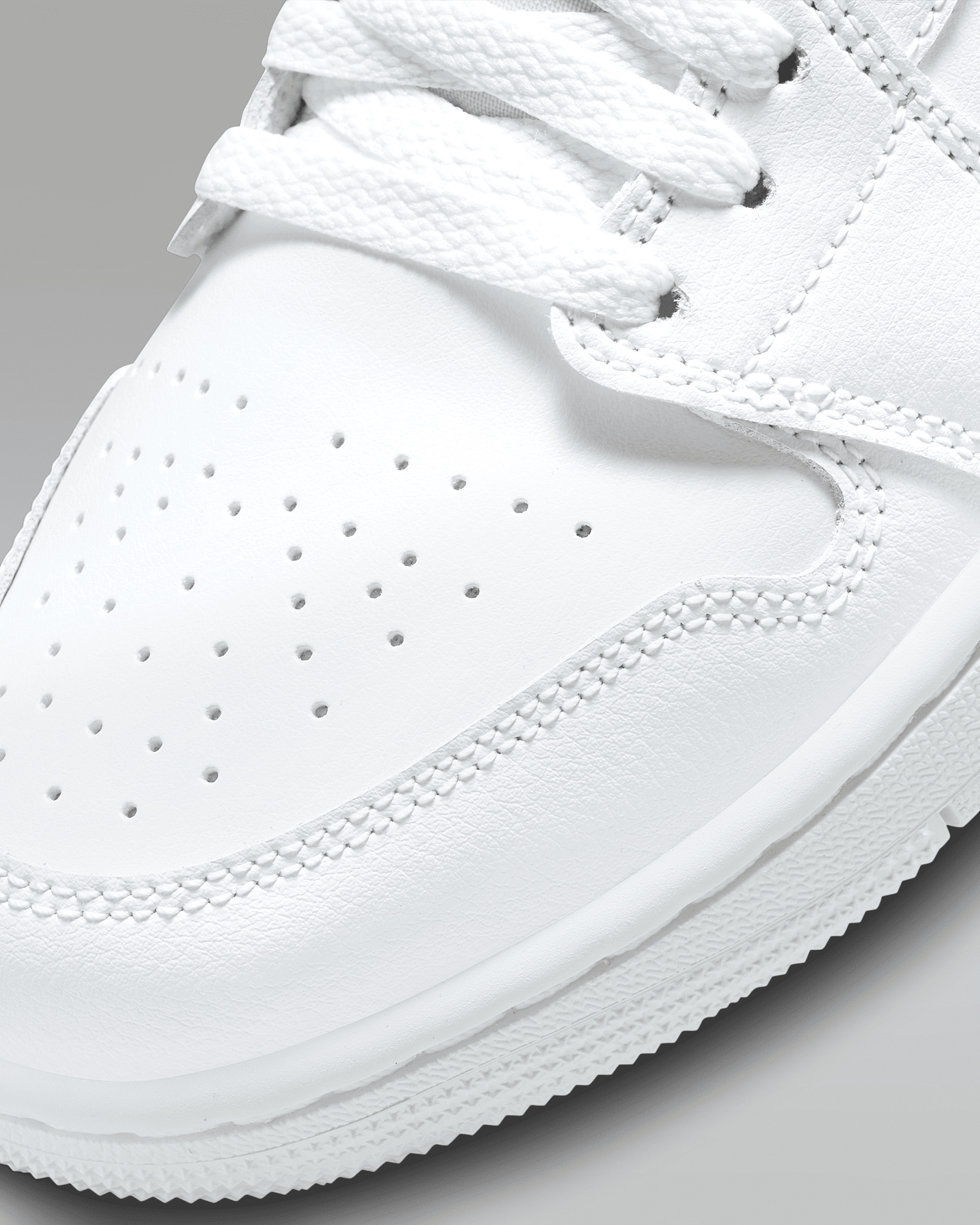 Air Jordan 1 Low Women's Shoes - 7