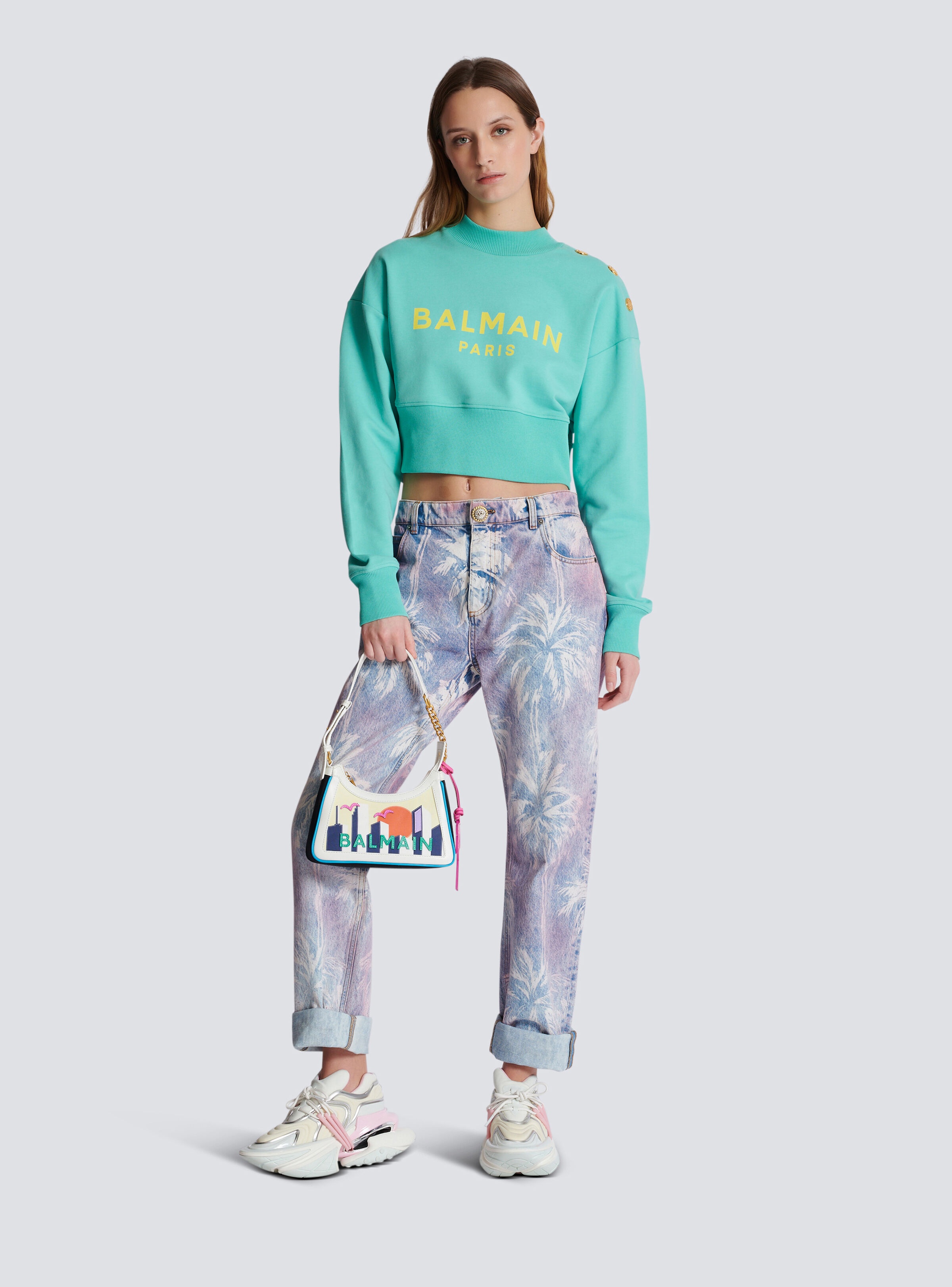 Cropped sweatshirt with Balmain Paris print - 2