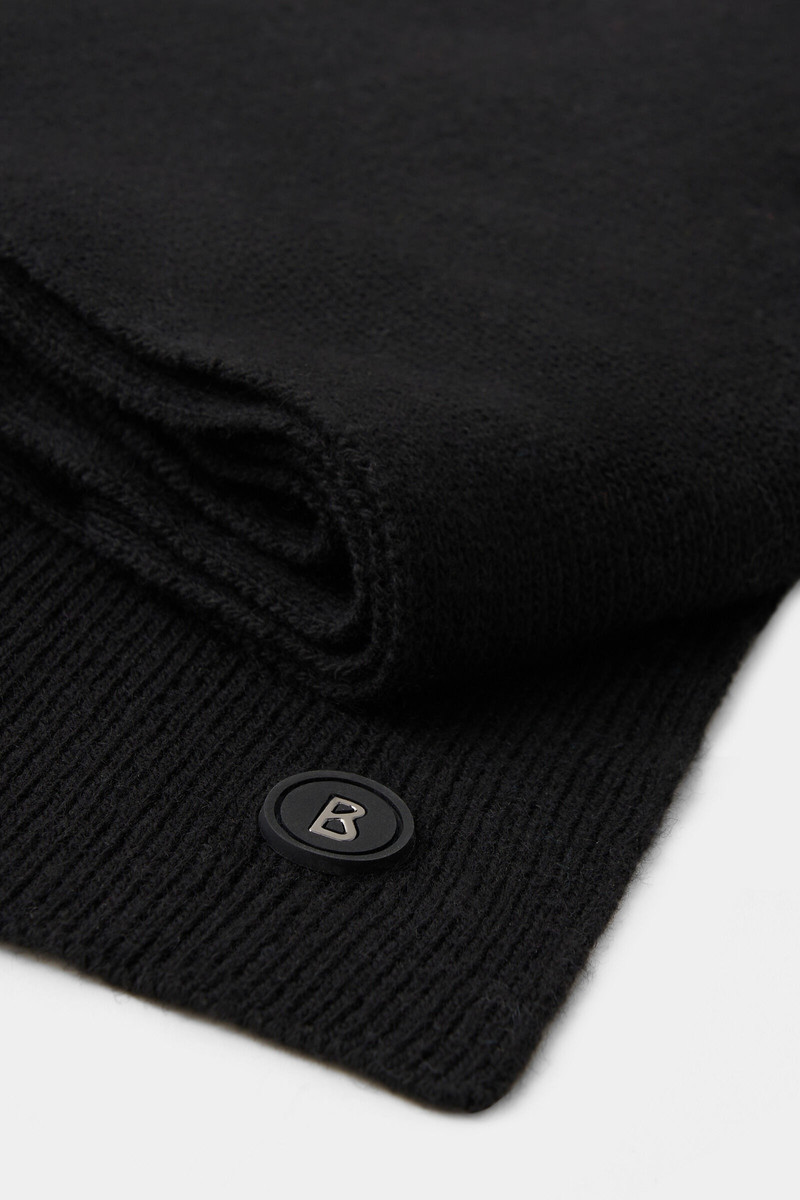 Gabe Scarf in Black 3