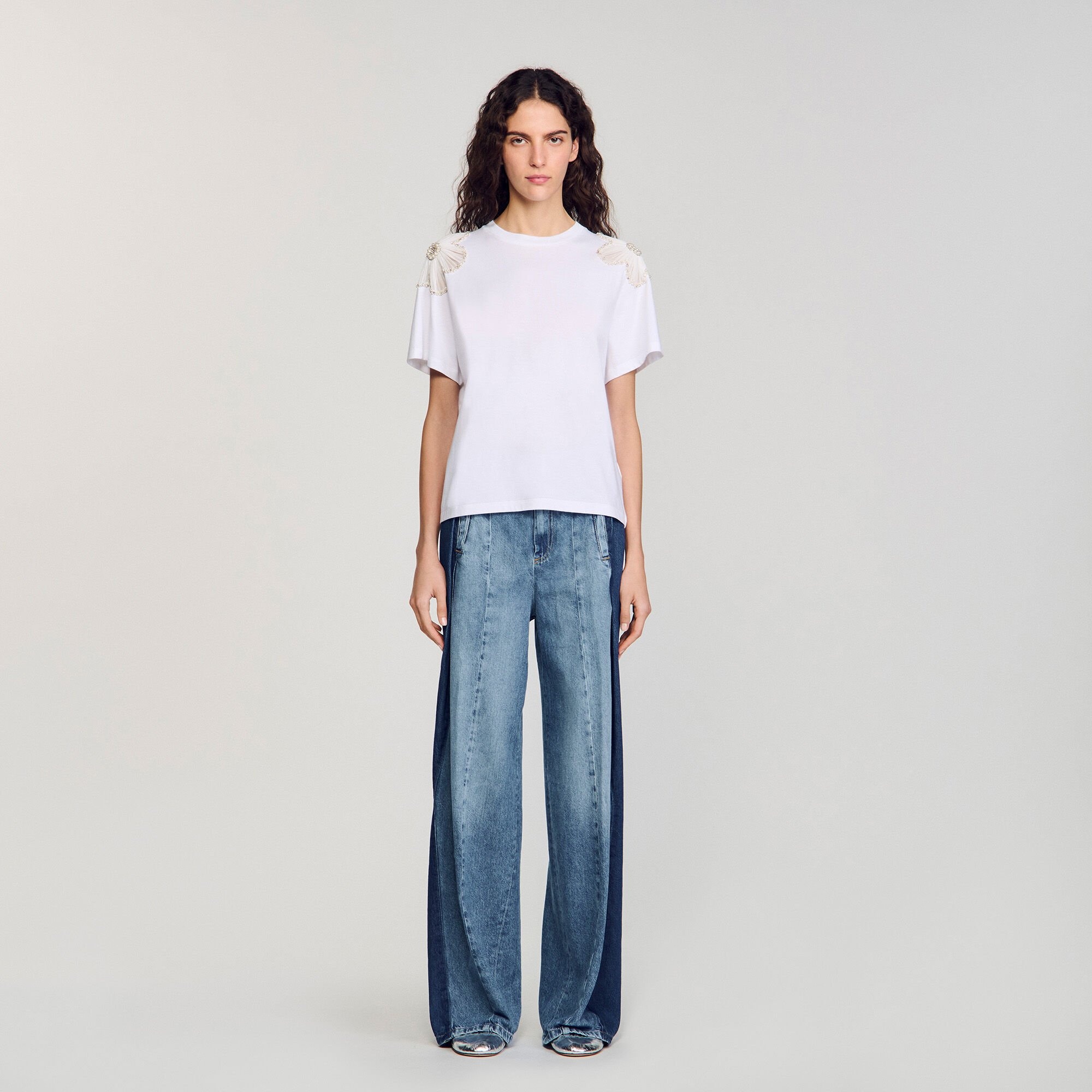 T-SHIRT WITH EMBROIDERED FLOWERS - 2