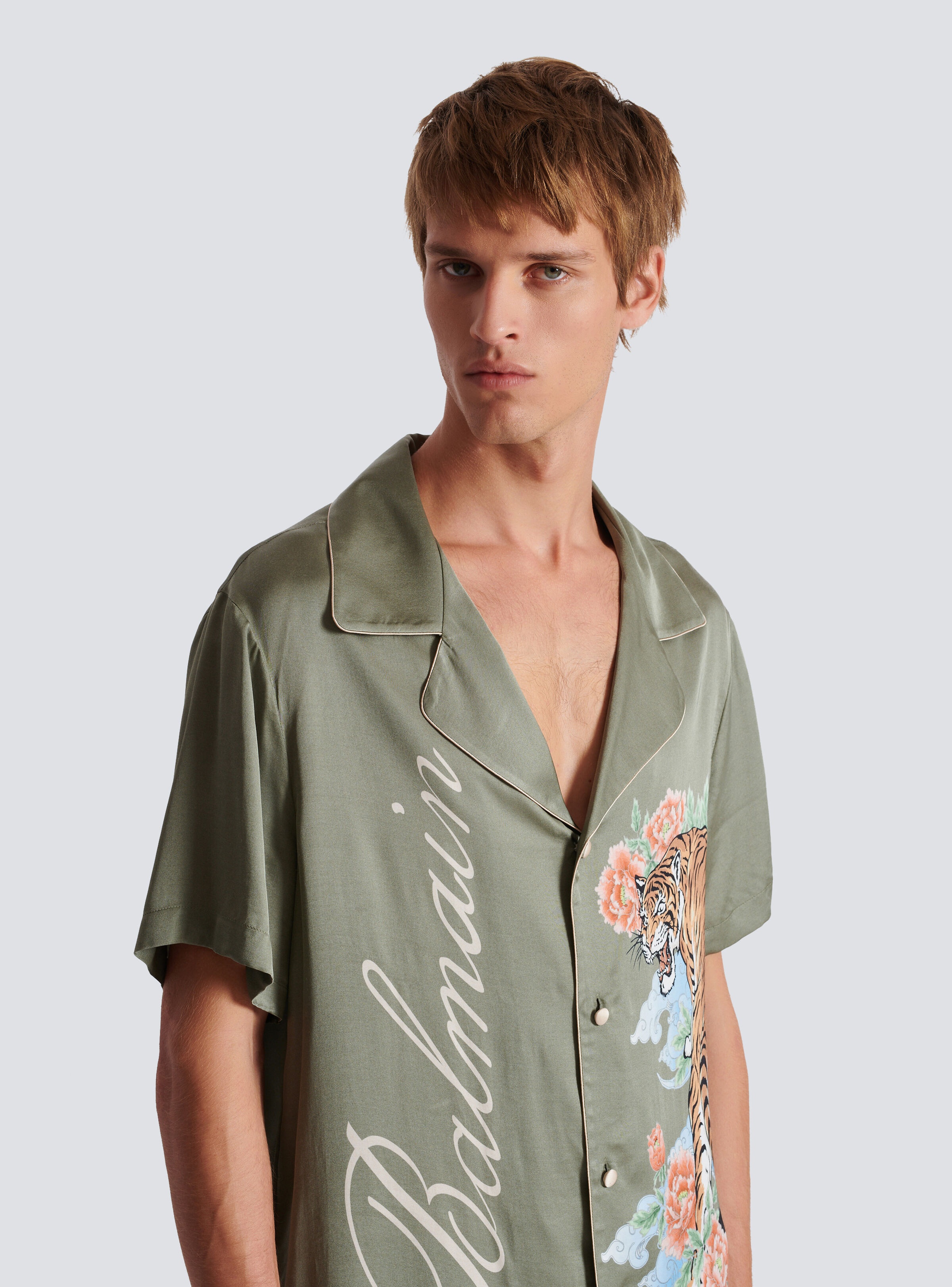 Short-sleeved satin shirt with Tiger print - 7