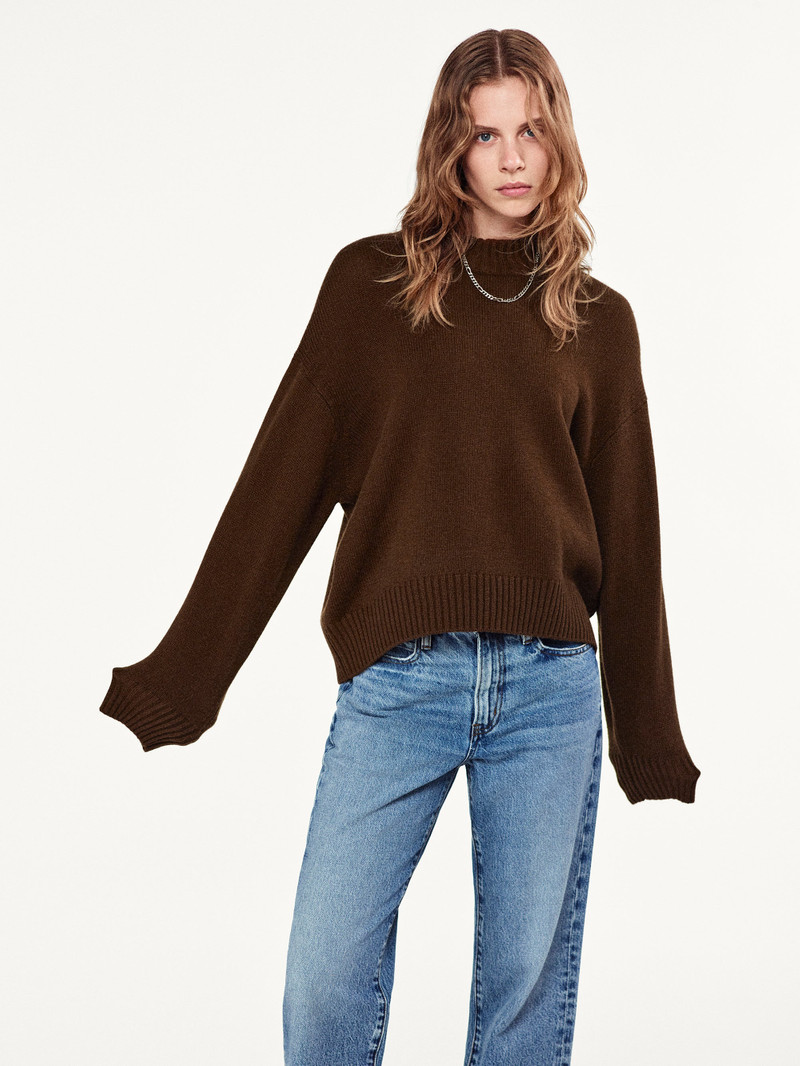 FRAME Oversized Cashmere Crew in Moss outlook