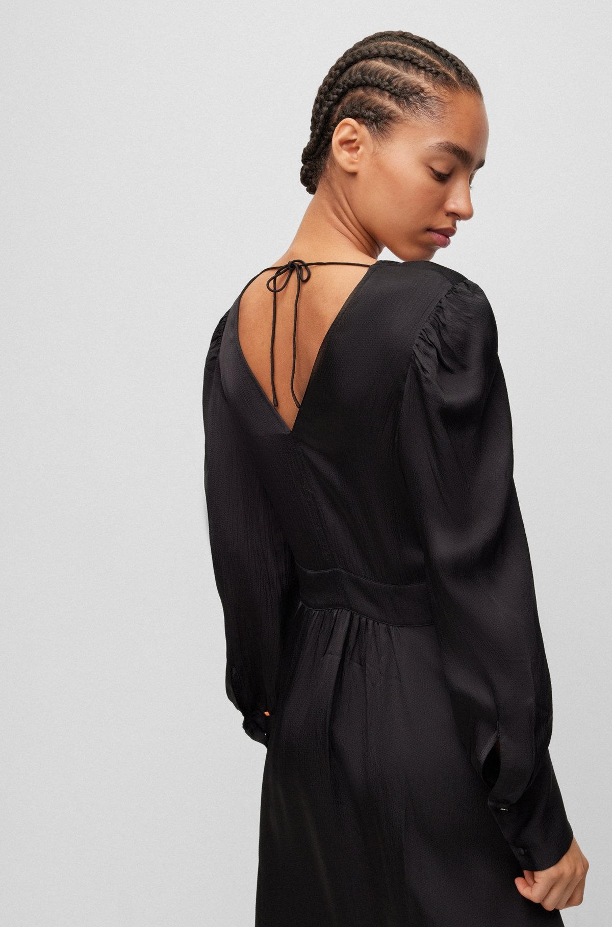 LONG-SLEEVED DRESS IN HAMMERED SATIN WITH V NECKLINE - 6