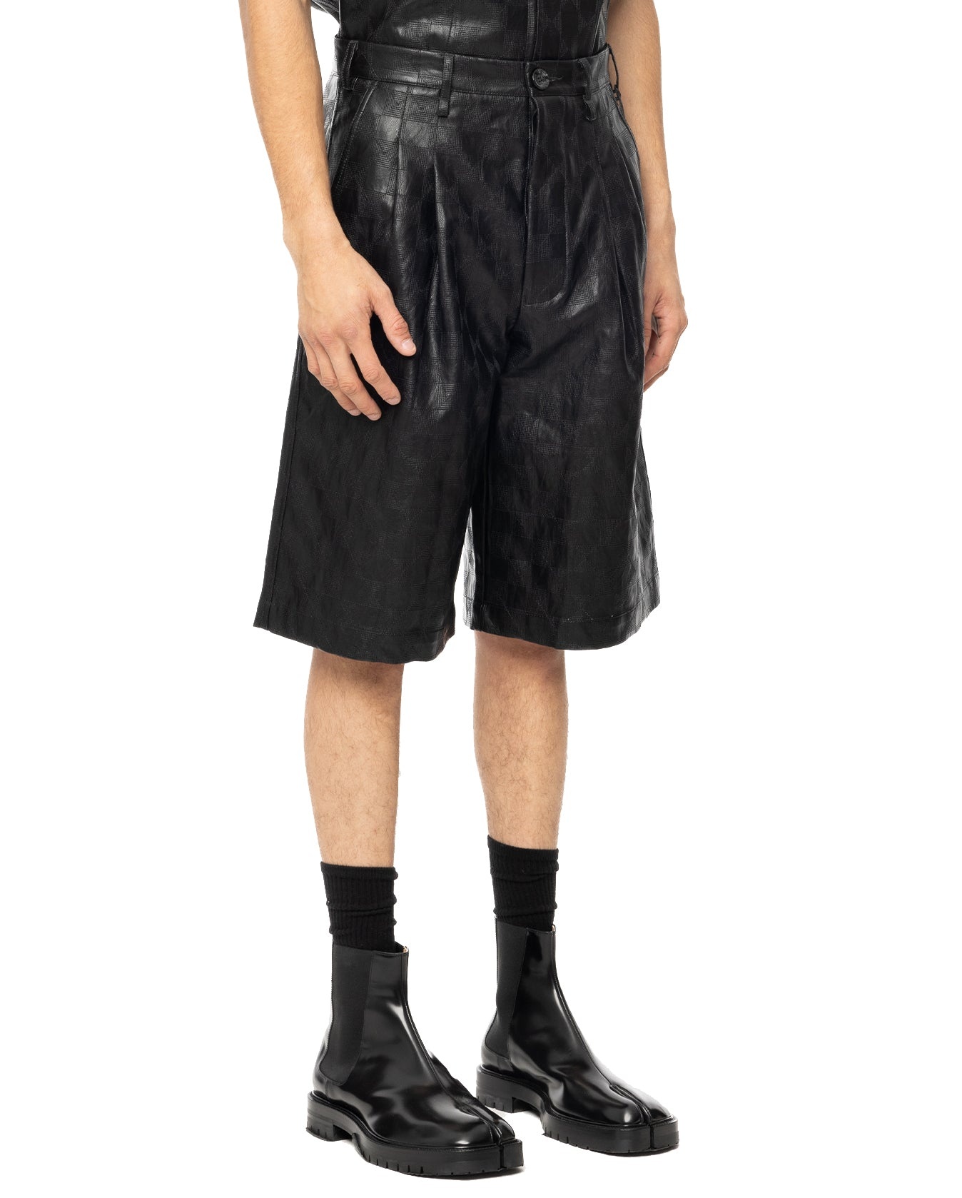 Embroidered Leather Single Pleated Shorts - Black - 3