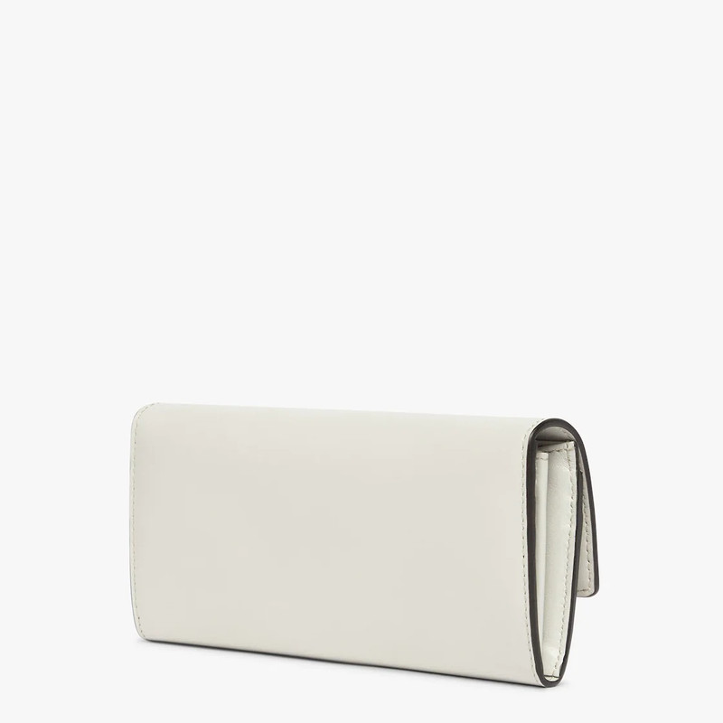 Continental Fendi Roma wallet fastened with a press stud. Spacious and well organized, with two guss 2