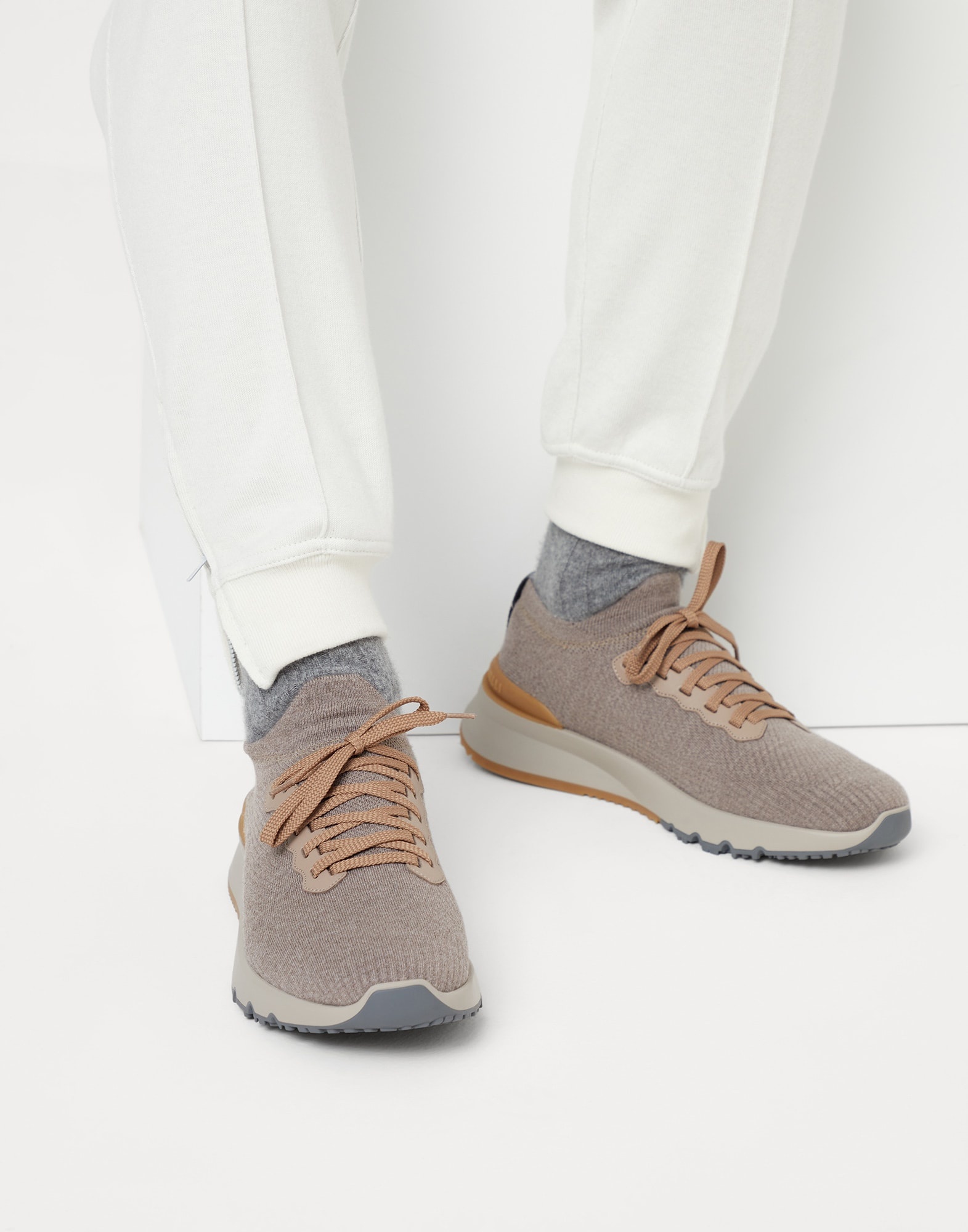 Wool knit and semi-polished calfskin runners with warm inner lining - 4