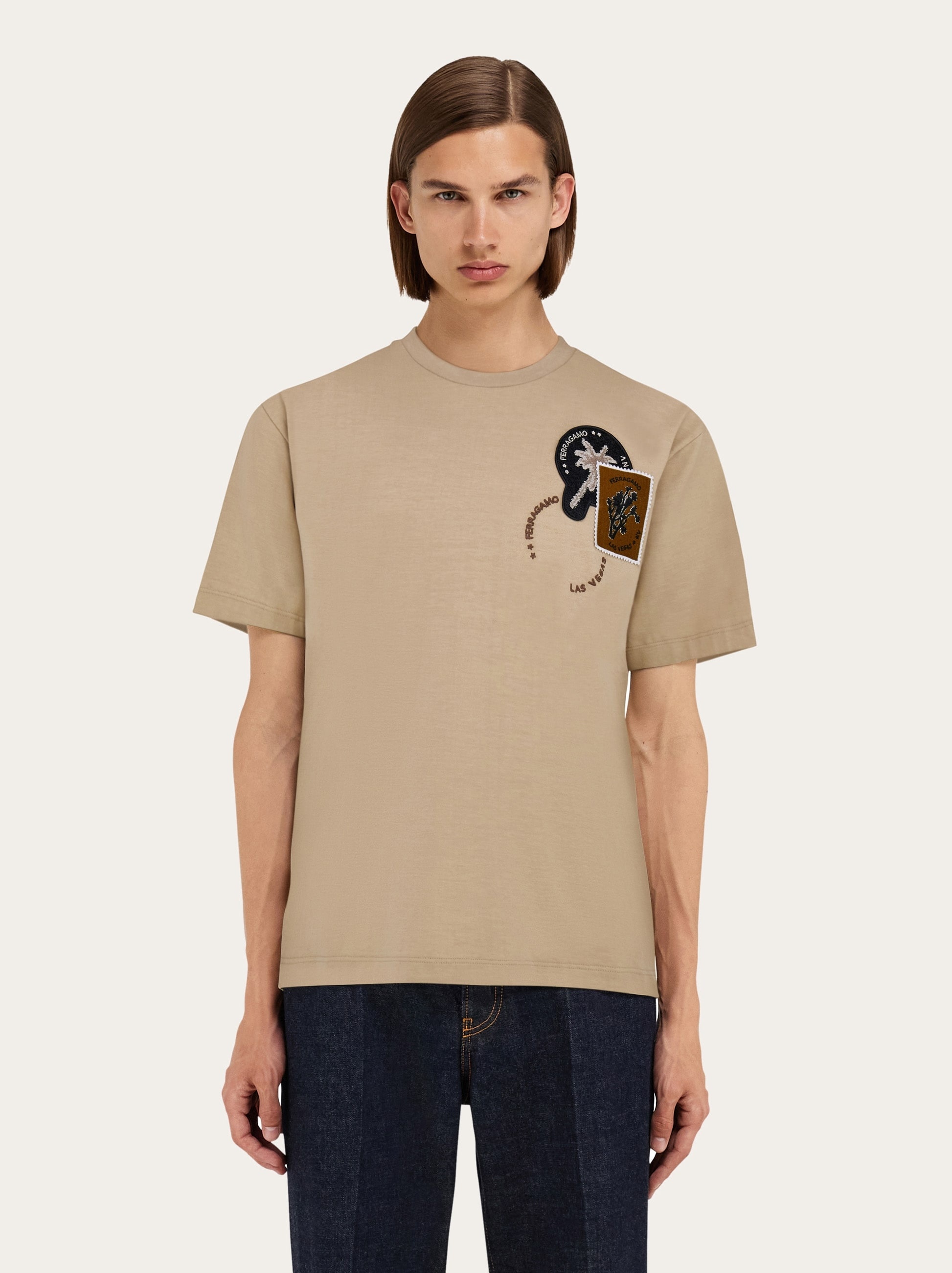 Short sleeved T-shirt with patch detail - 2