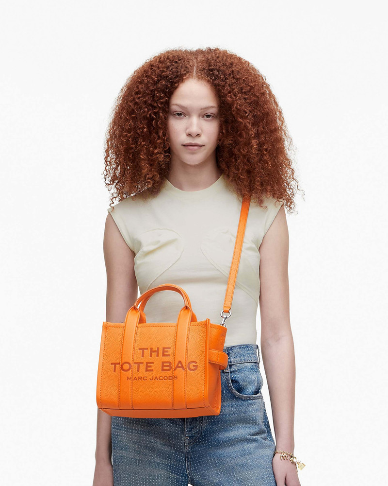Marc Jacobs THE LEATHER SMALL TOTE BAG outlook