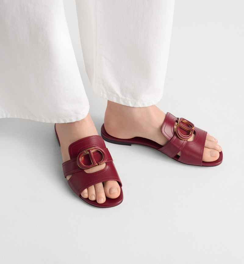 30 Montaigne Slide 2