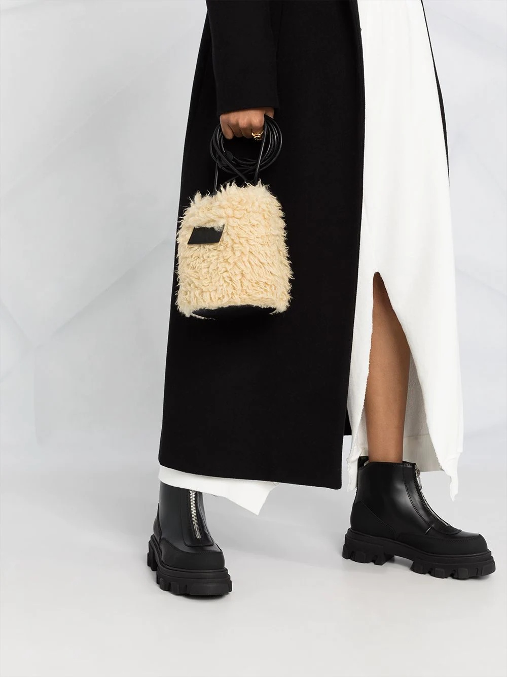 faux-fur bucket bag - 3