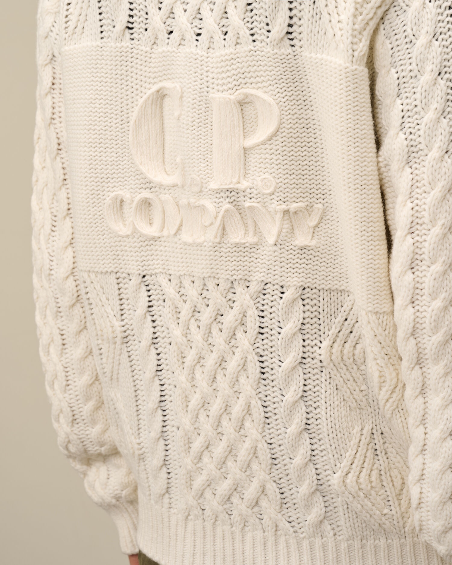 C.P. Company ウールニット C.P. Company Lambswool Hooded Zipped Logo Knit | REVERSIBLE