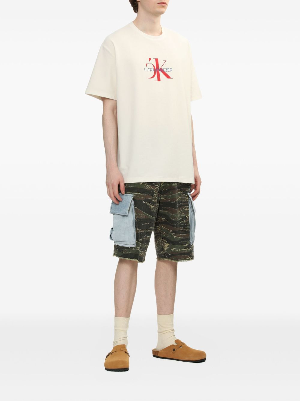 graphic-print T-shirt - 2