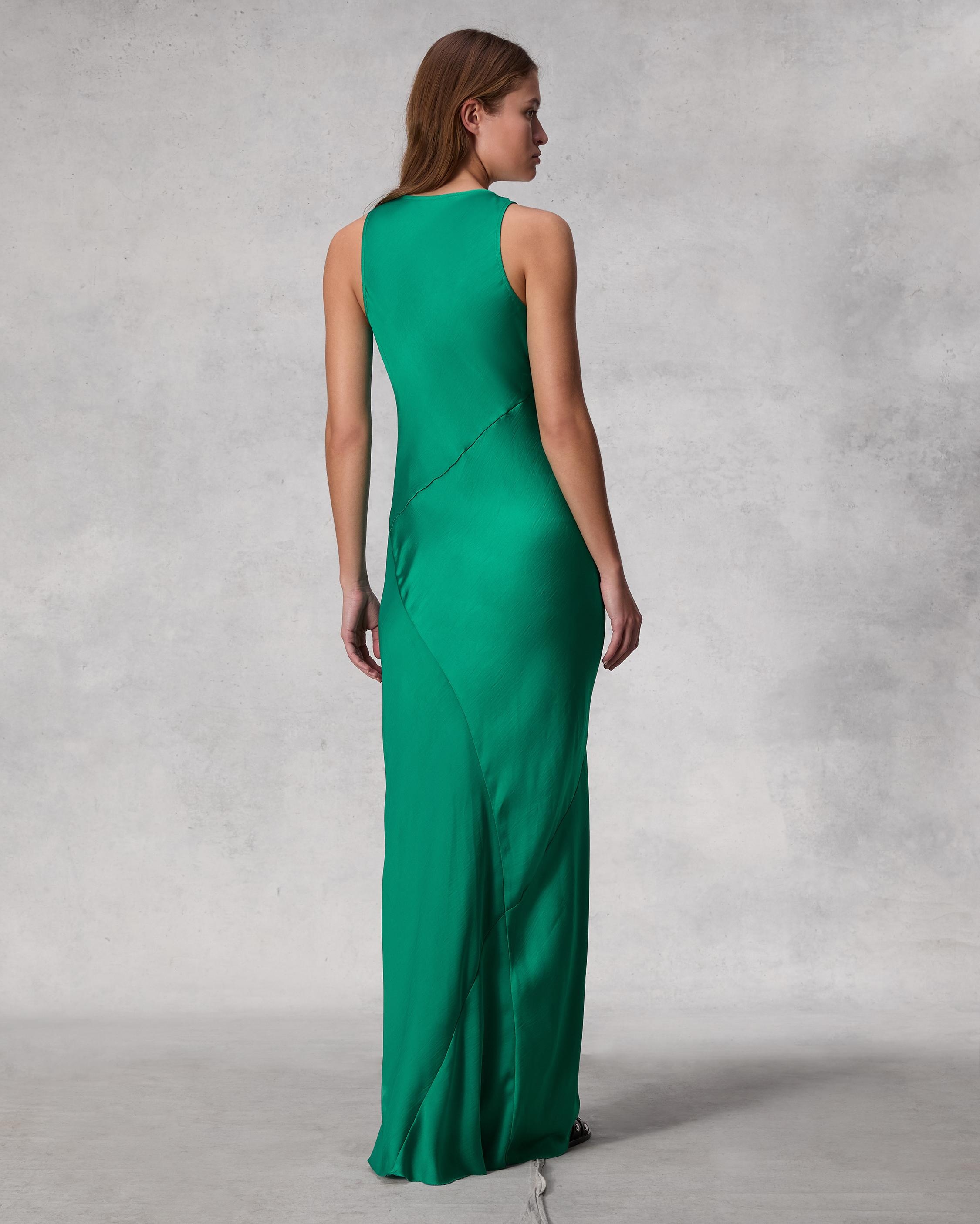 Daisy Satin Dress
Maxi - 4