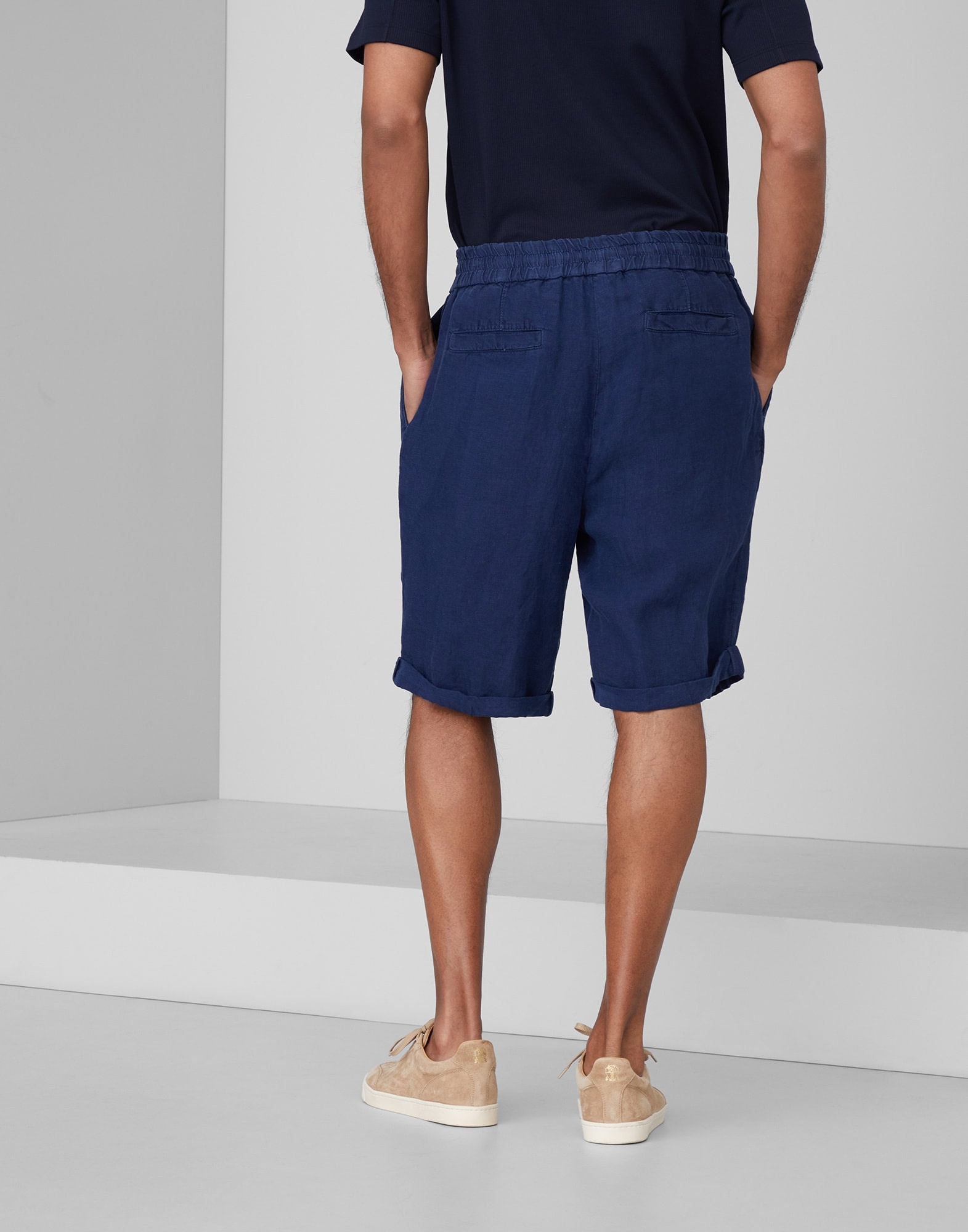 Garment-dyed Bermuda shorts in linen gabardine with drawstring and pleat - 2