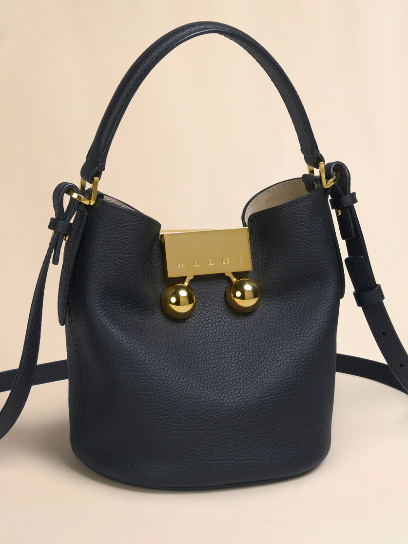 BLACK LEATHER TRUNKAROO BUCKET BAG - 5