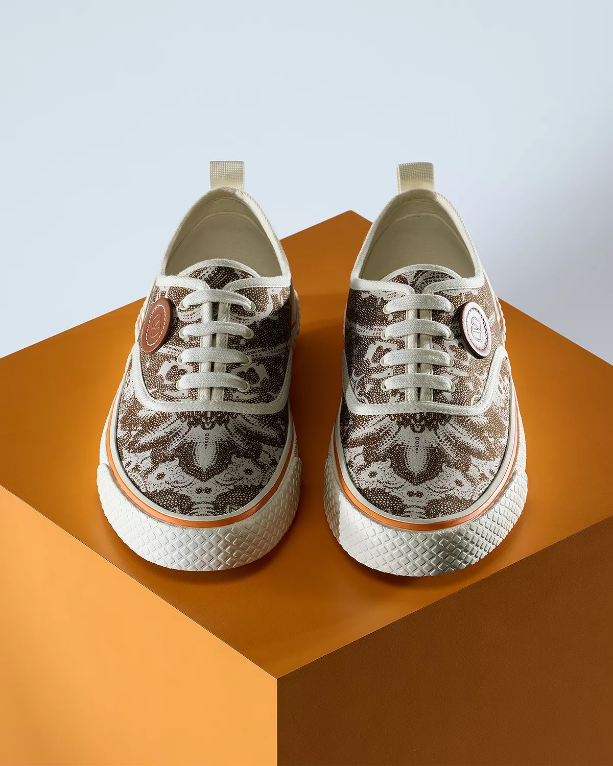 Men's Nojoke VLogo Low Top Sneakers - 2