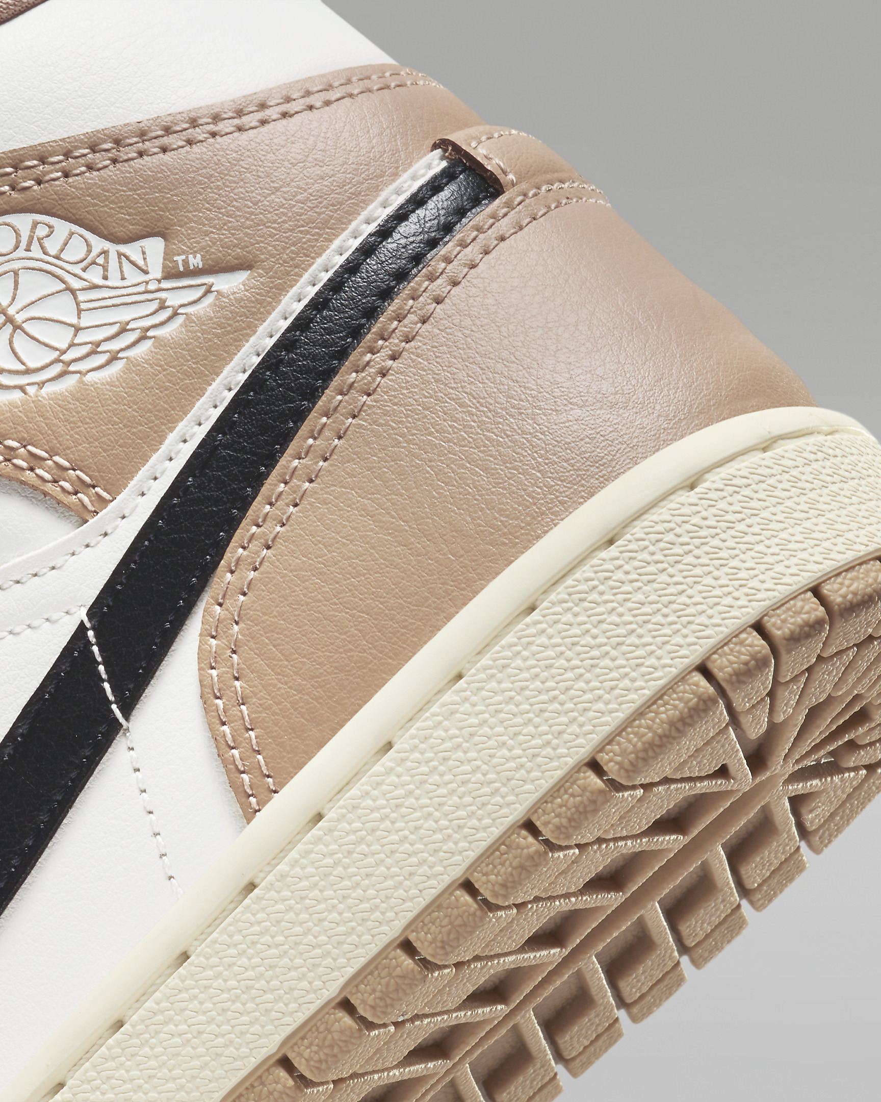 Air Jordan 1 Mid Women's Shoes - 8
