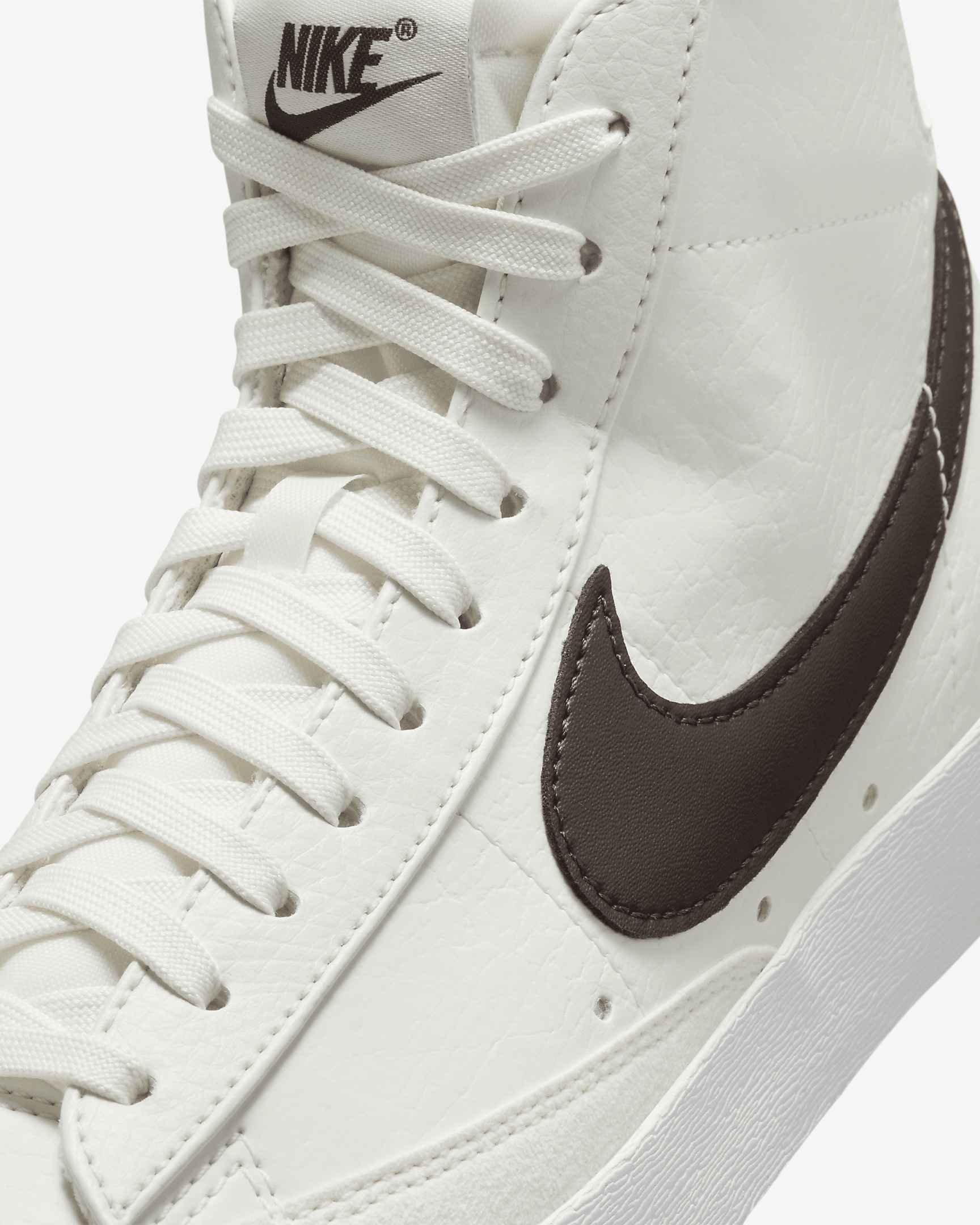 Nike Women's Blazer Mid '77 Shoes - 7