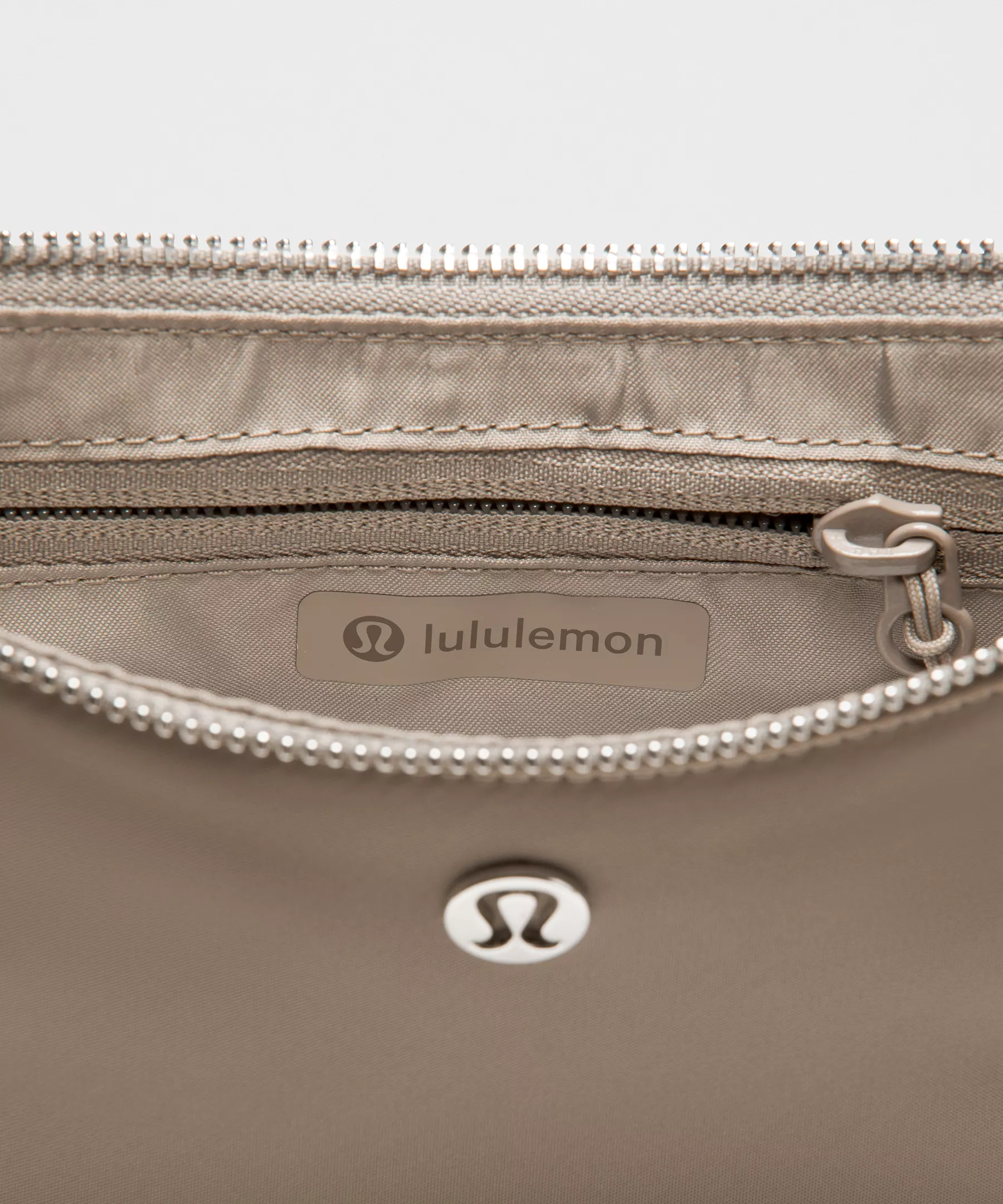 City Essentials Mini Shoulder Bag 1L 5