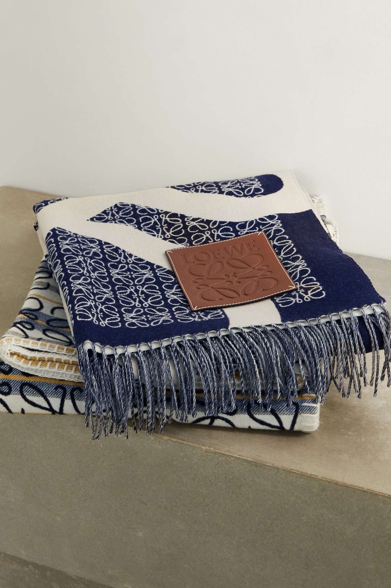 Fringed leather-trimmed wool-jacquard blanket - 2