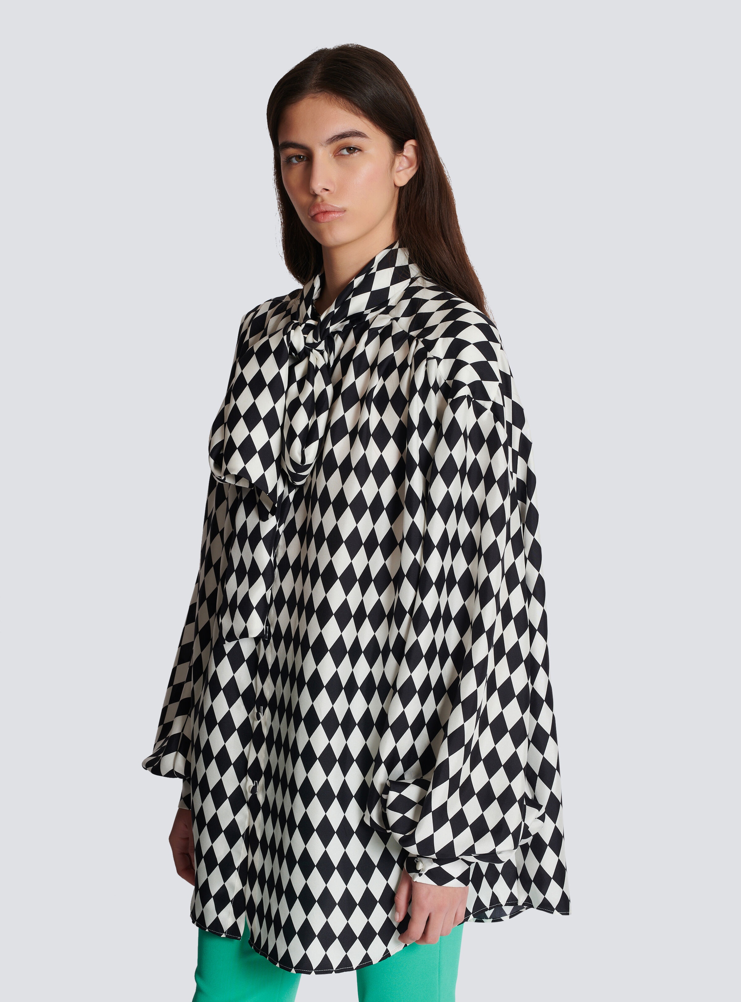 Pussy-bow shirt with Diamond print - 6