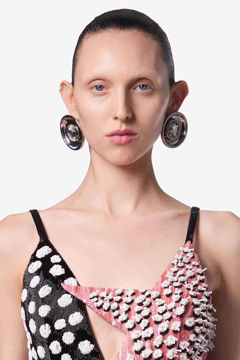 AREA CRYSTAL MEDALLION EARRINGS outlook