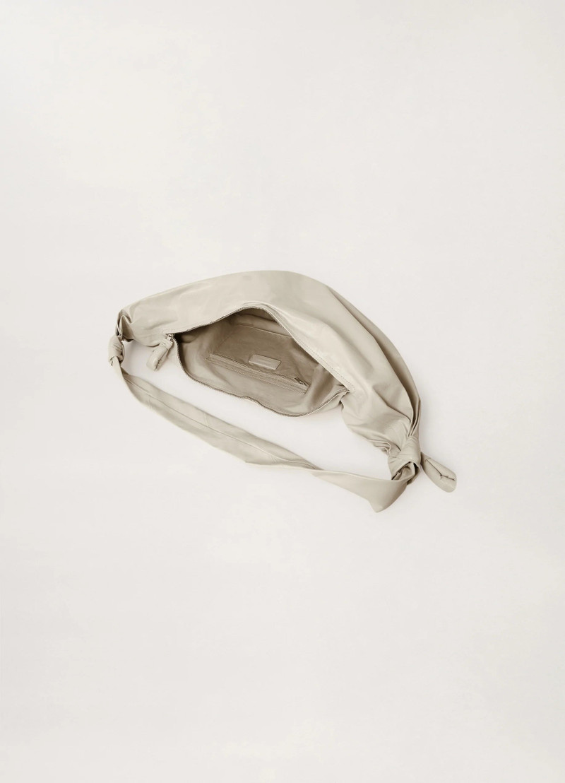 LARGE SOFT CROISSANT
PAPER LEATHER 6