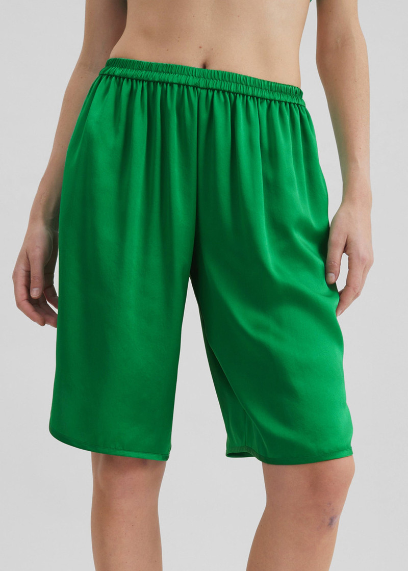 Nelis Silk Bermuda Shorts - Kelly Green 4