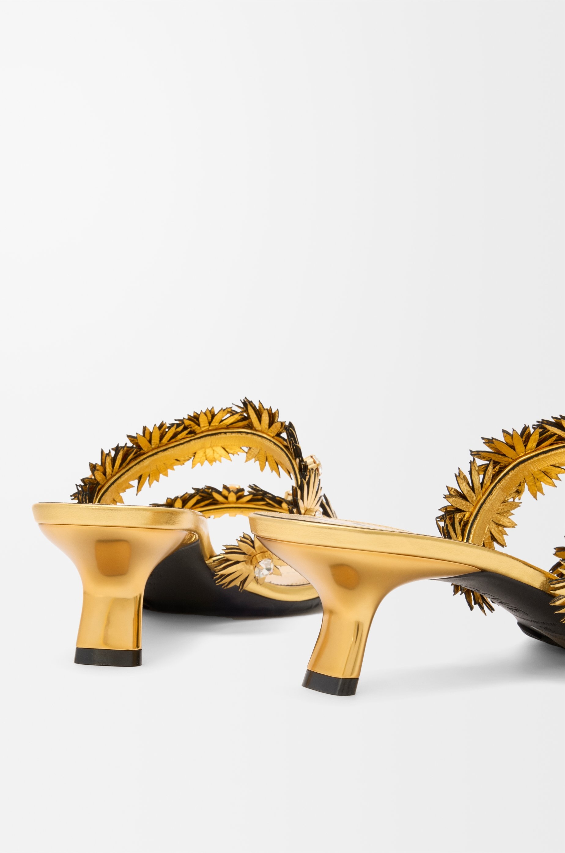 Petal Flower sandal in calfskin and crystals - 5