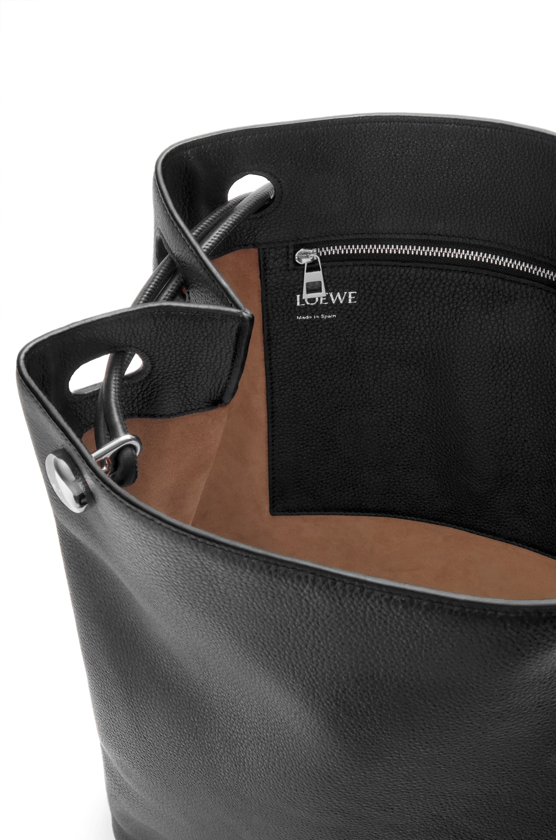 Loewe Pebble hobo in supple grained calfskin | REVERSIBLE