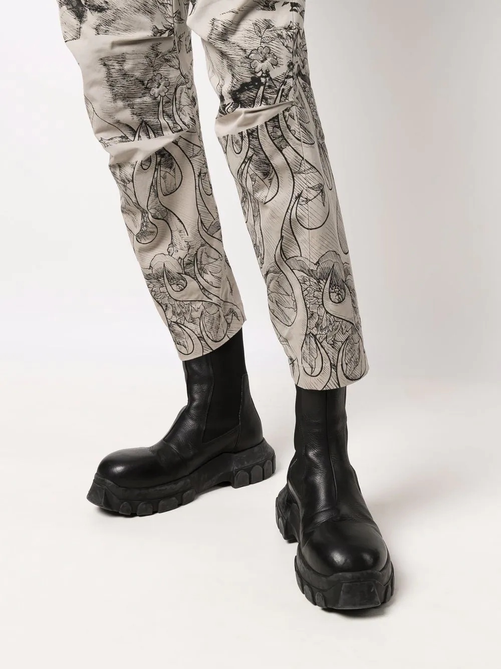 graphic print chino trousers - 5