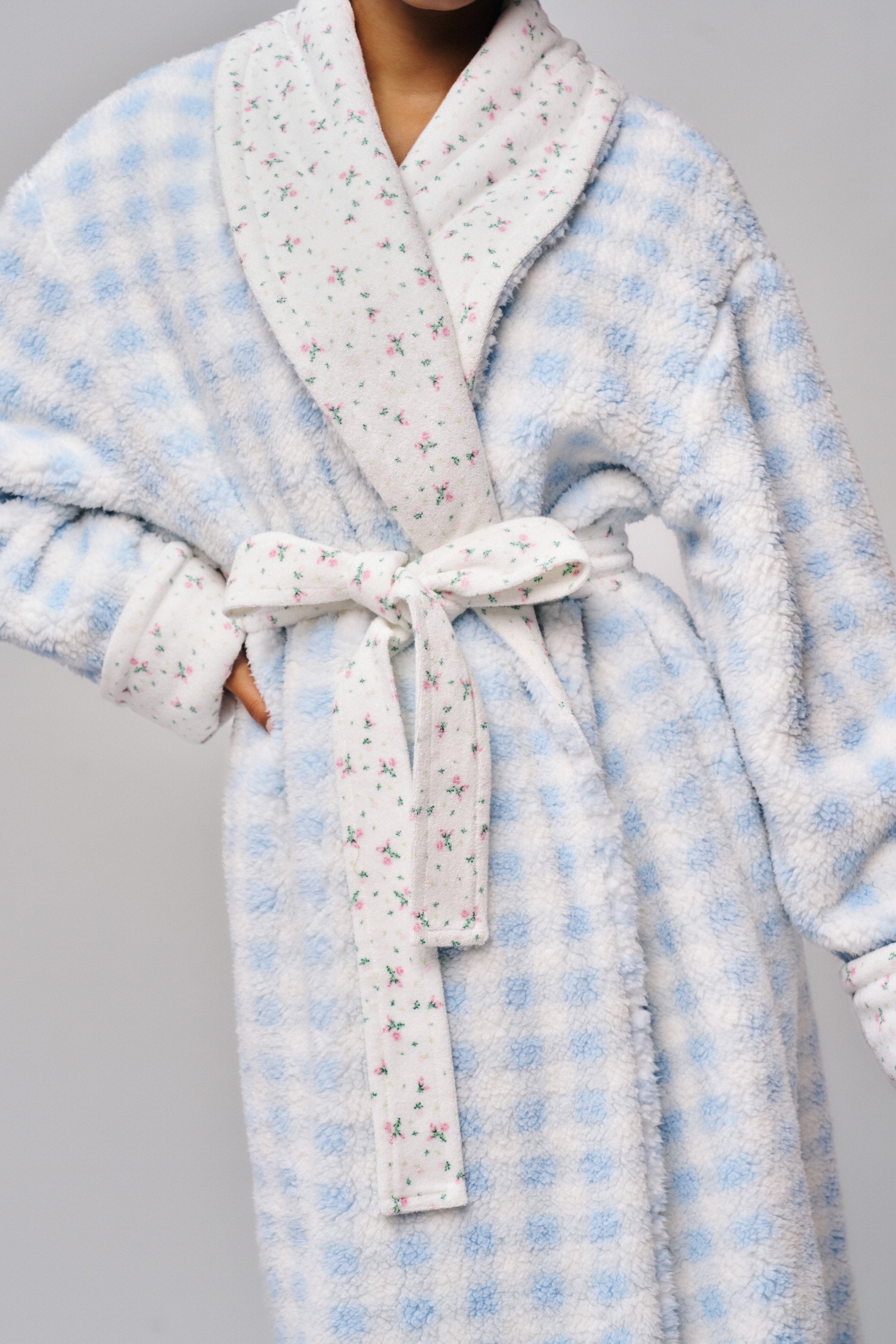 COZY CLOUD REVERSIBLE ROBE - 4