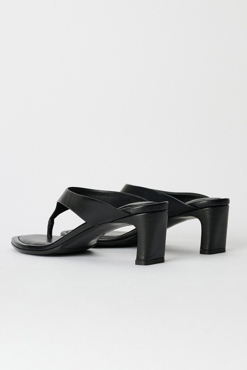 Karasu Sandal Malleable Black Bull Hide 6