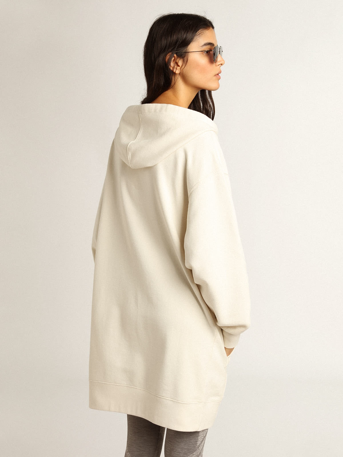 White sweatshirt dress with hood and Golden patch - 5