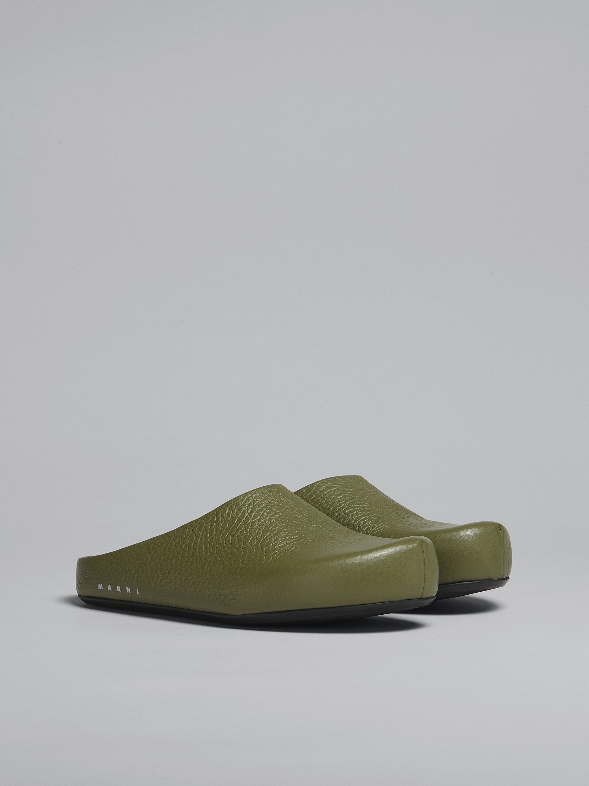 GREEN LEATHER FUSSBETT SABOT - 2
