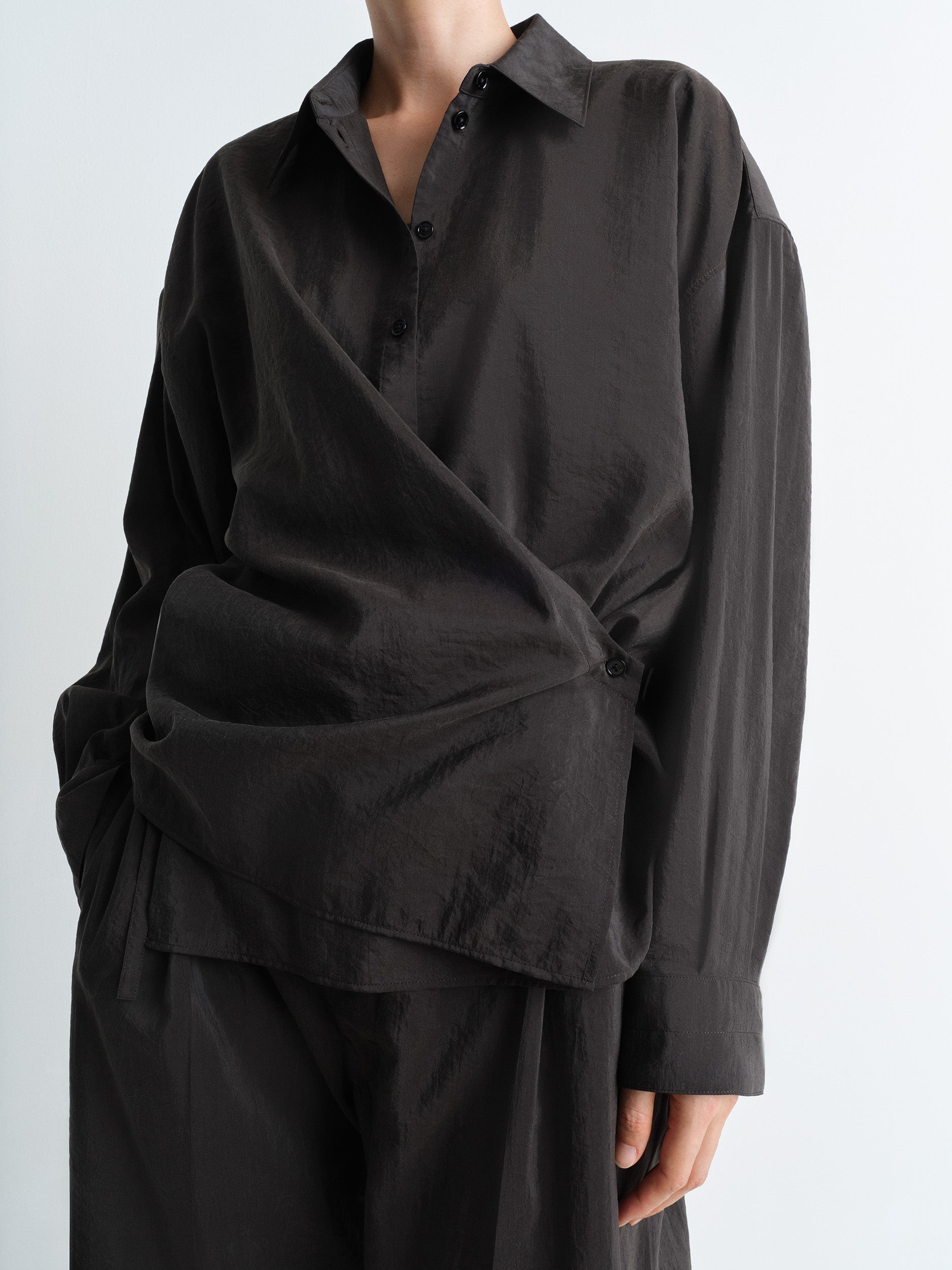 STRAIGHT COLLAR TWISTED SHIRT - 3