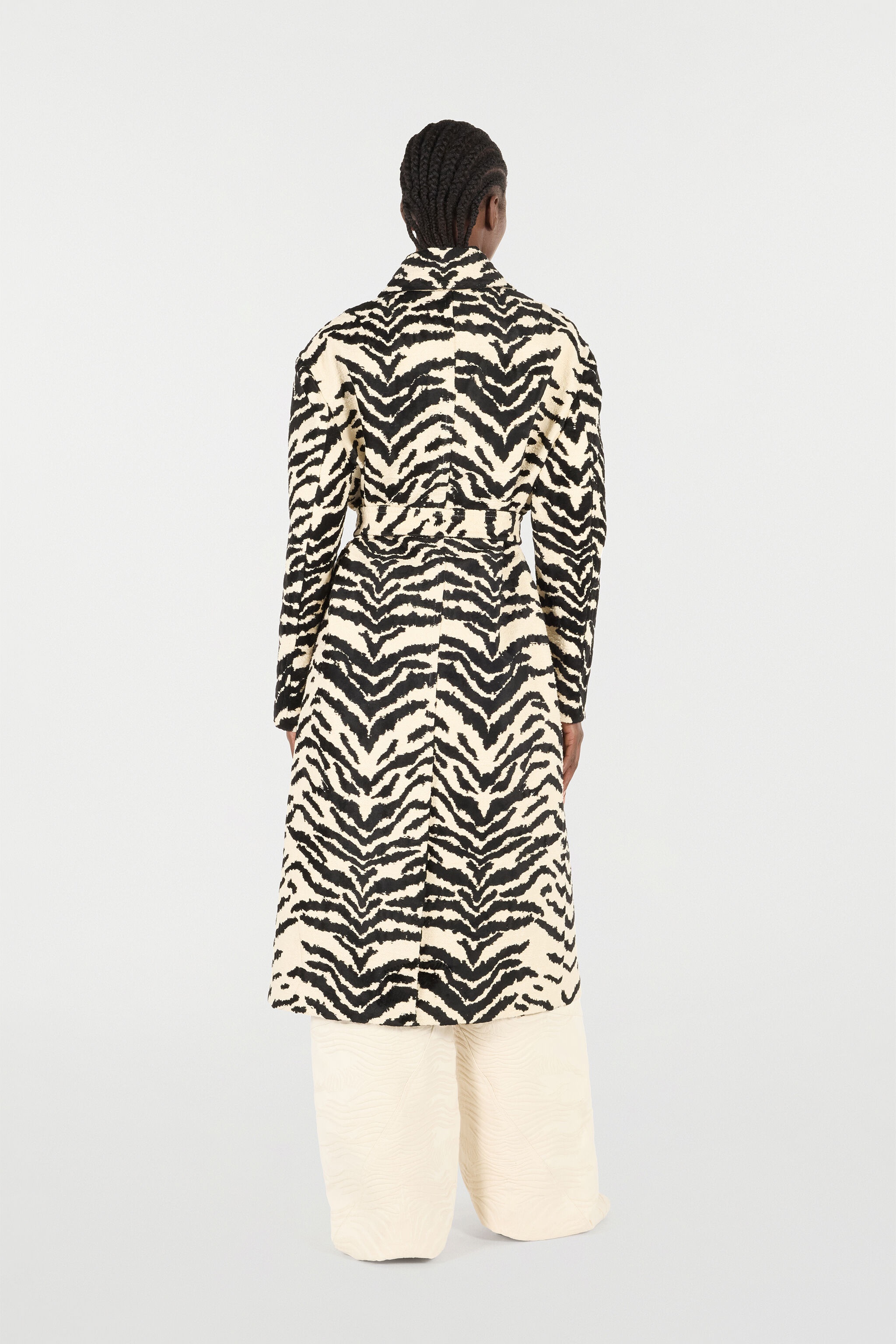 Coat With White Tigress Print - 4
