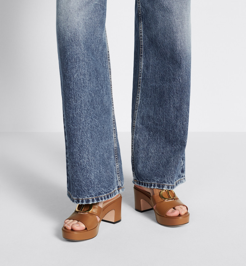 30 Montaigne Platform Slide 2