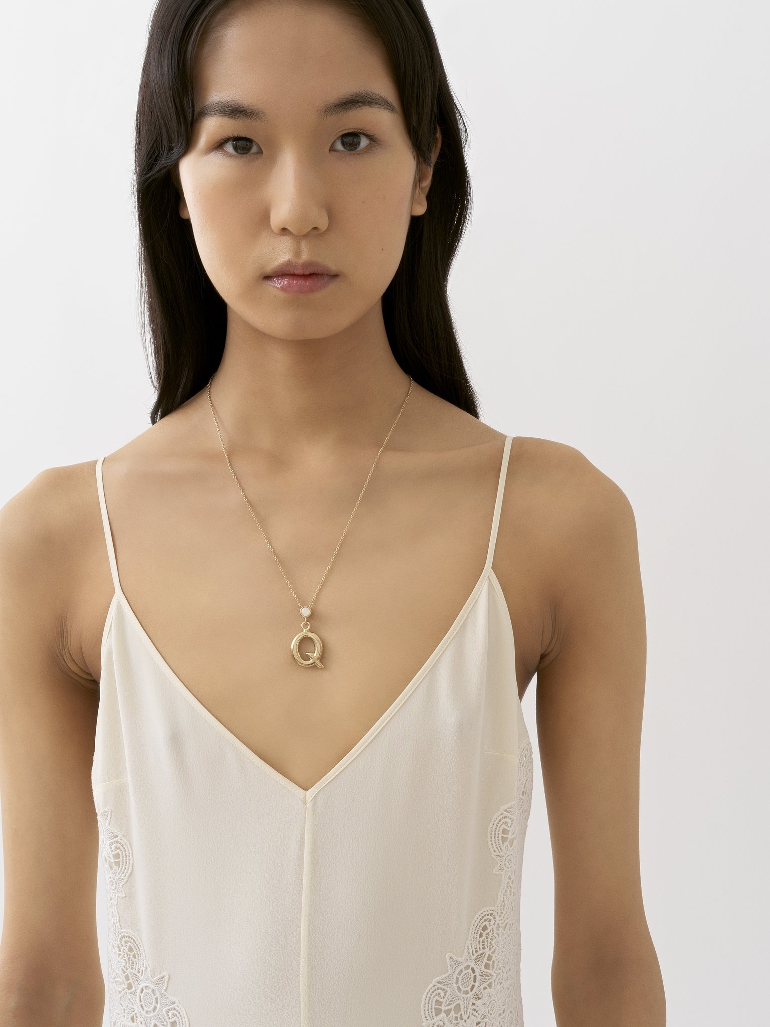 ALPHABET NECKLACE WITH PENDANT Q - 3
