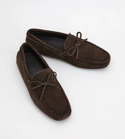 Tod's GOMMINO DRIVING SHOES IN SUEDE - BROWN outlook